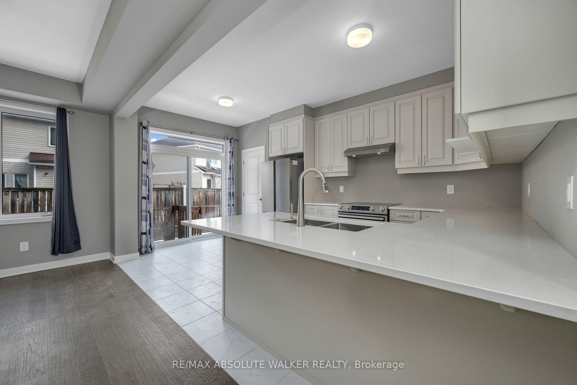 Photo 8 of 2156 Winsome Terrace, Ottawa, Fallingbrook/Gardenway South — HOMEH
