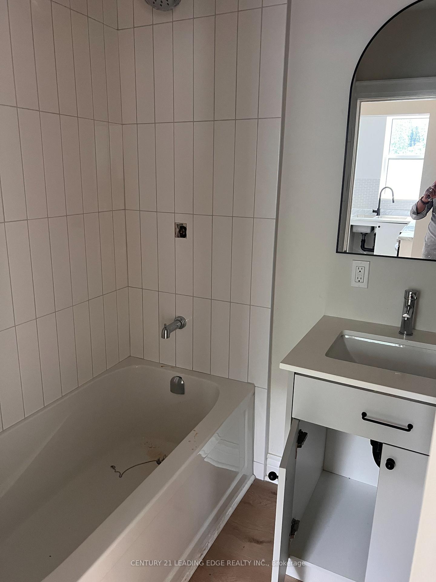 Photo 5 of Unit 1/18, 82 Simcoe Street, Oshawa, Central — HOMEH