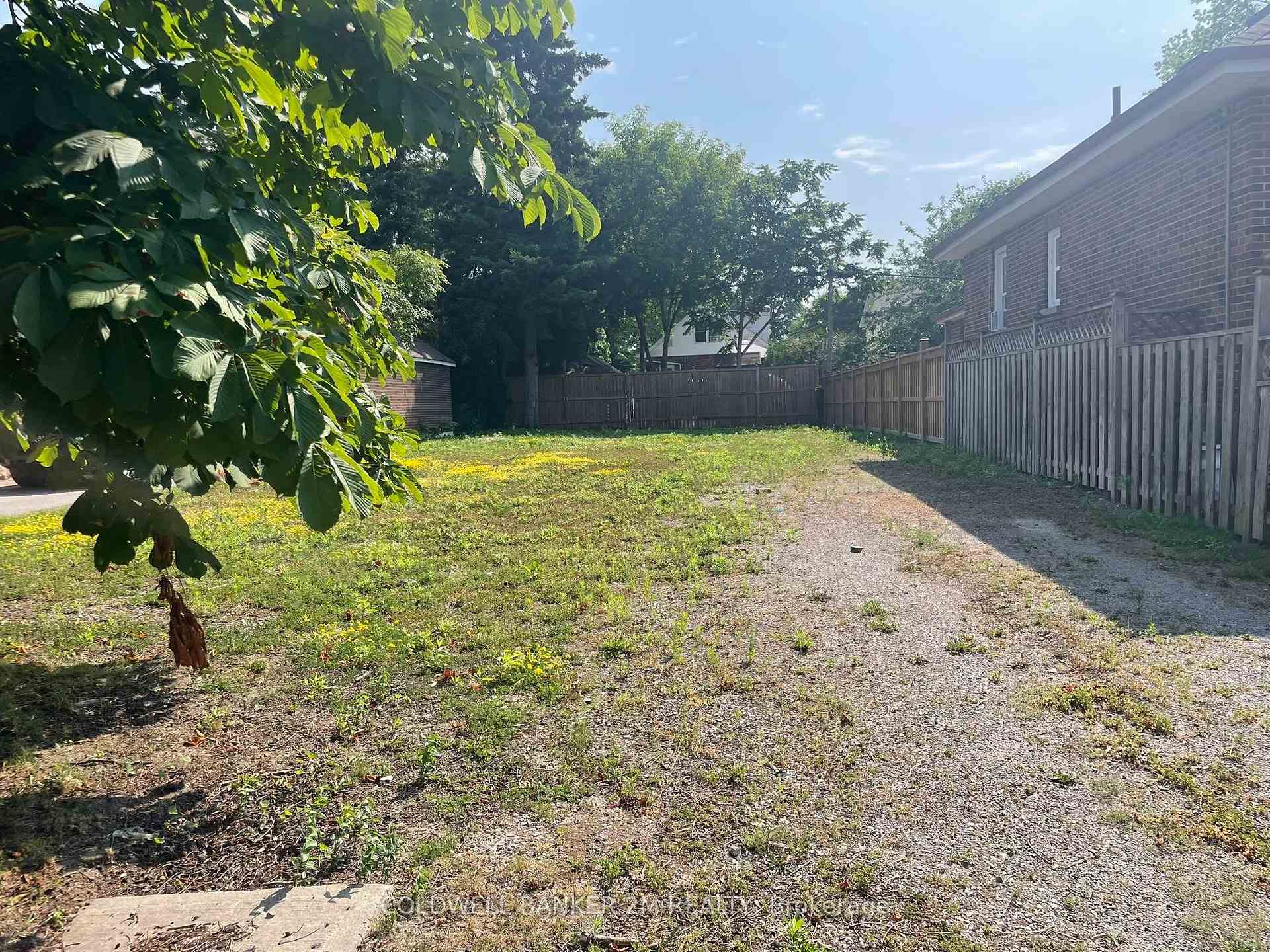 Photo 4 of 639 Hortop Street, Oshawa, O'Neill — HOMEH