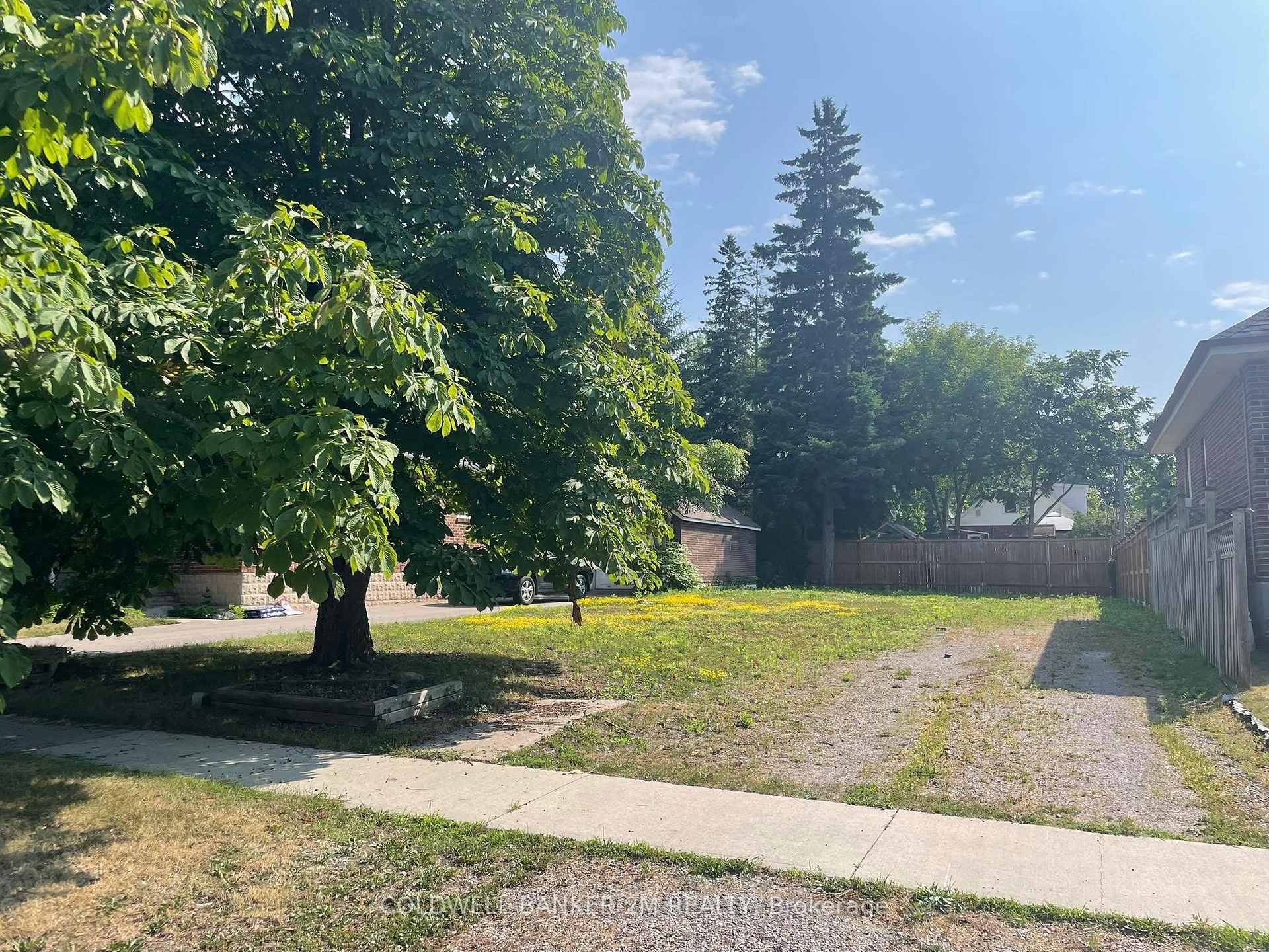 Photo 5 of 639 Hortop Street, Oshawa, O'Neill — HOMEH