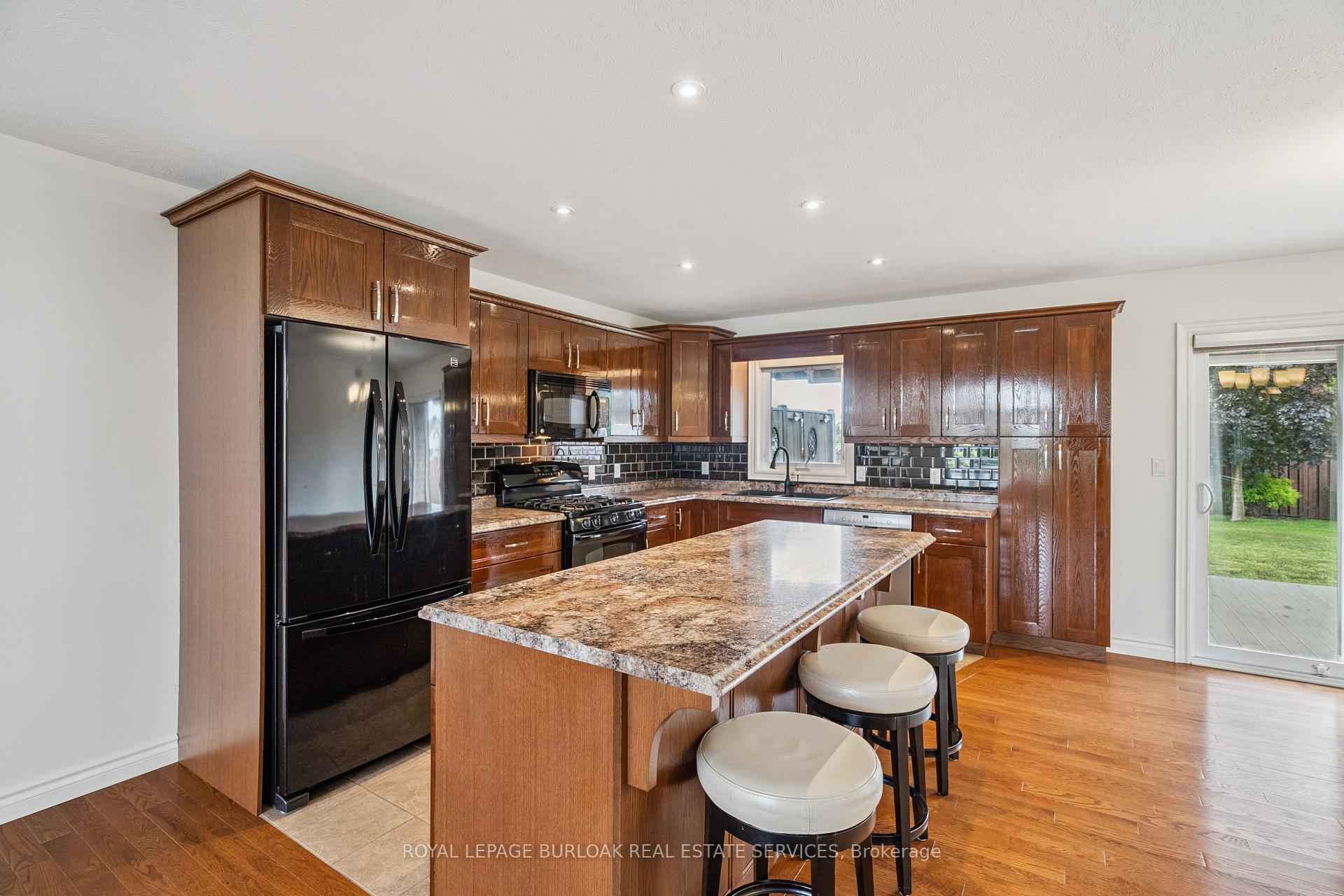 Photo 8 of 90 Driftwood Drive, Norfolk, Simcoe — HOMEH