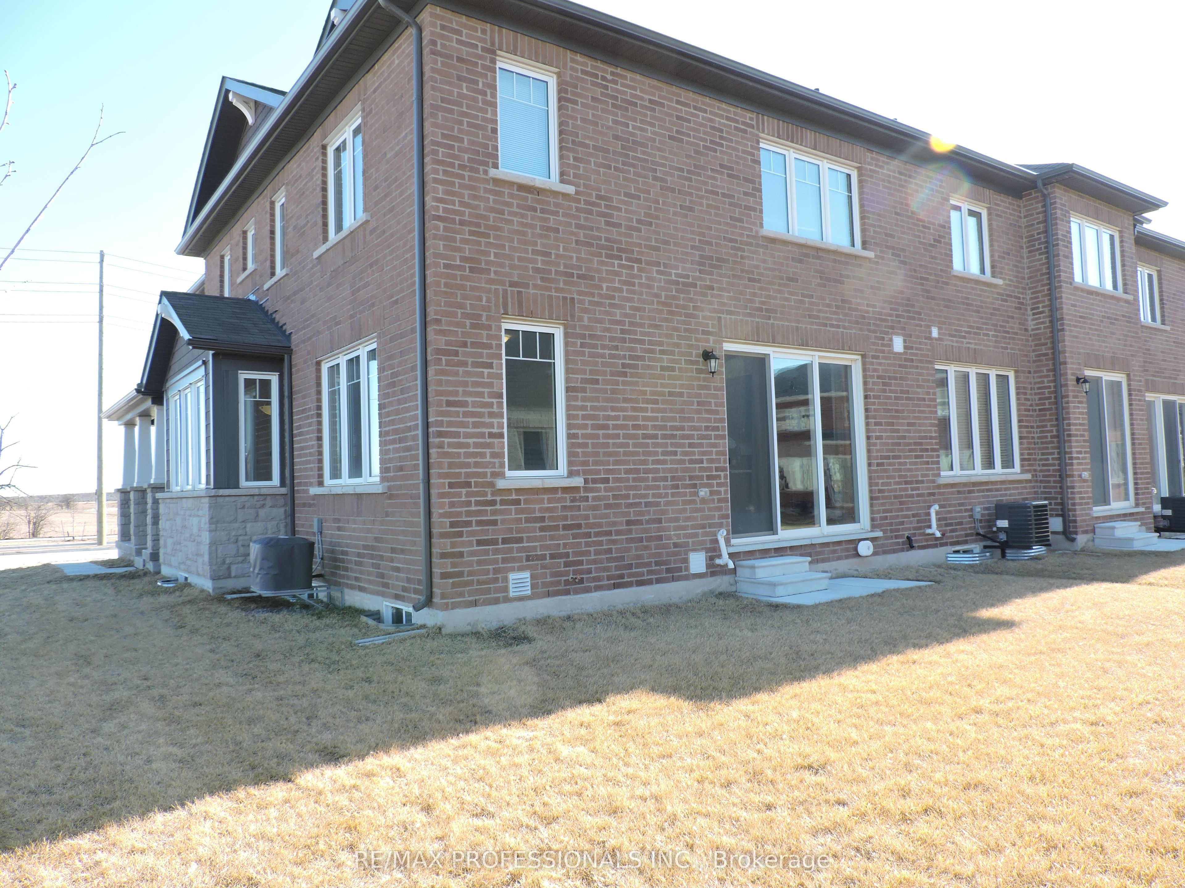 Photo 2 of 930 Cherry Court, Milton, Cobban — HOMEH