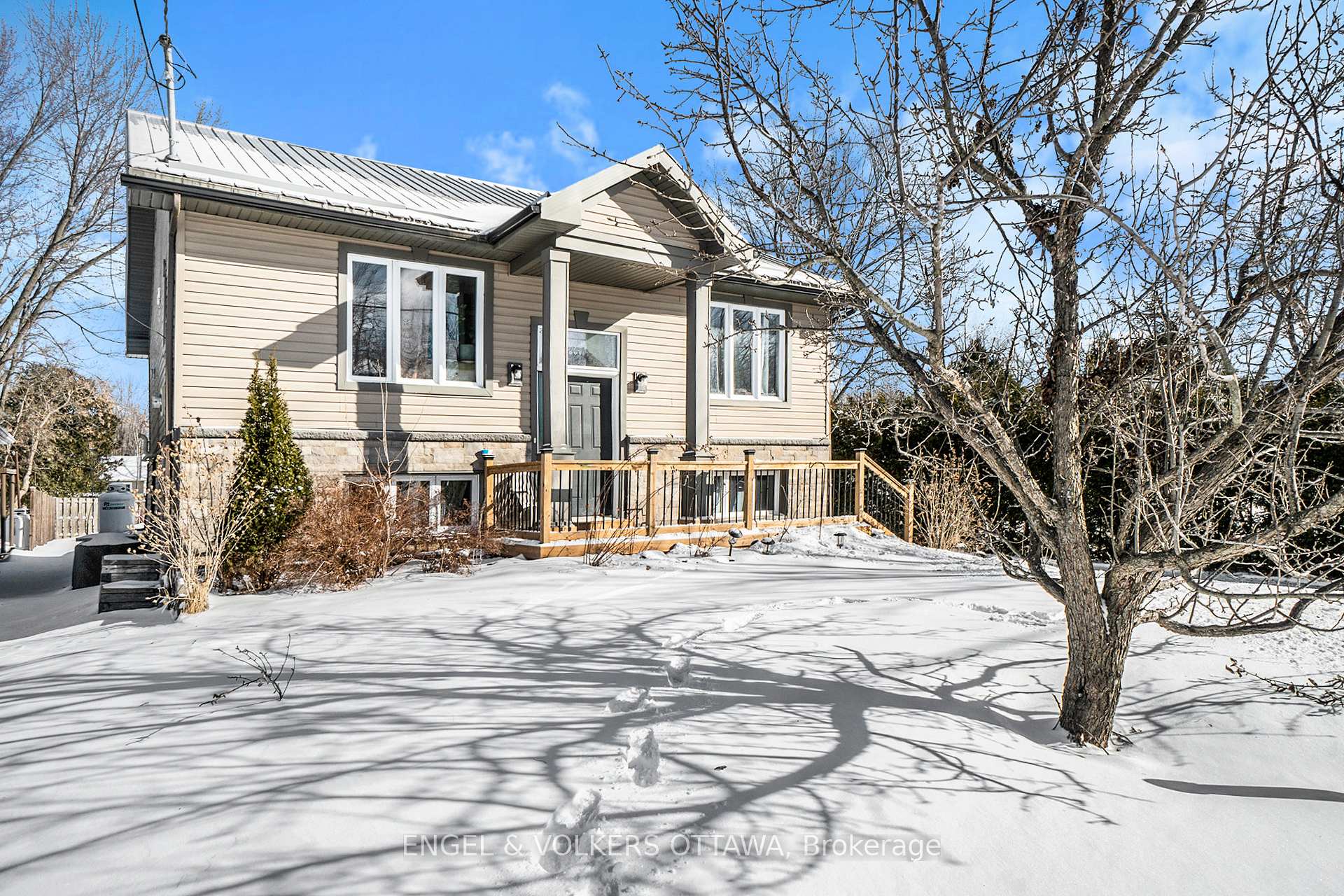 Front of 1095 Morin Road