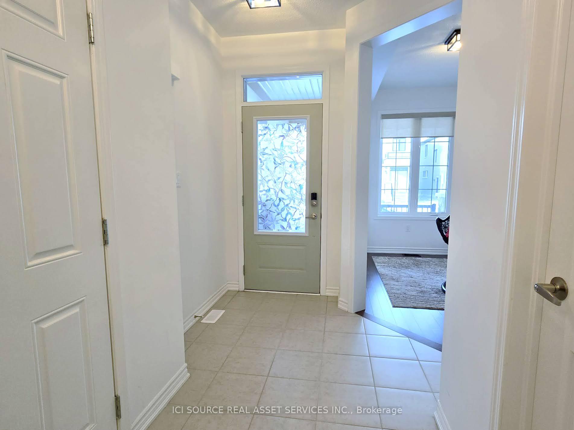 Photo 2 of 1405 Mockingbird Square, Pickering, Rural Pickering — HOMEH