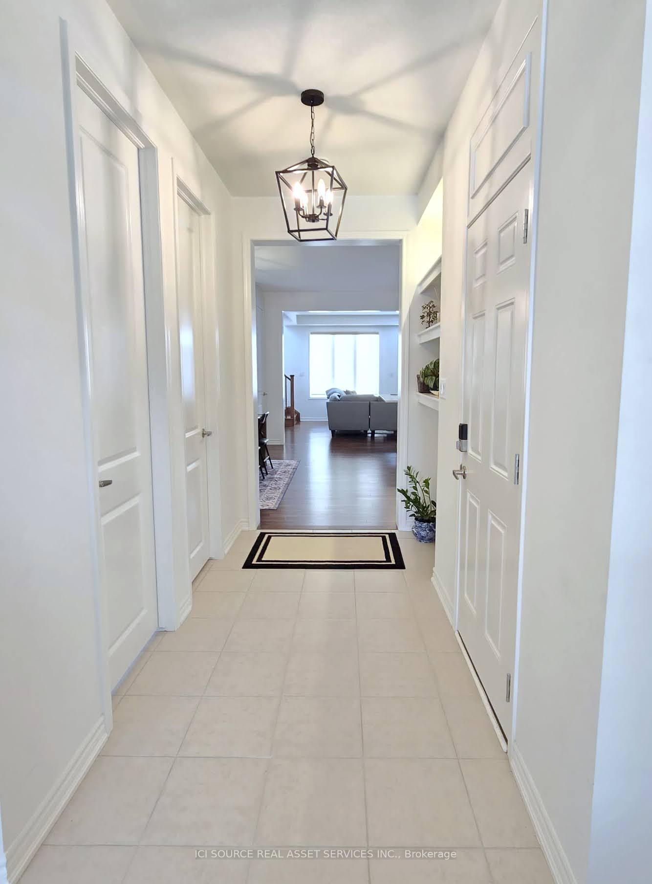 Photo 3 of 1405 Mockingbird Square, Pickering, Rural Pickering — HOMEH
