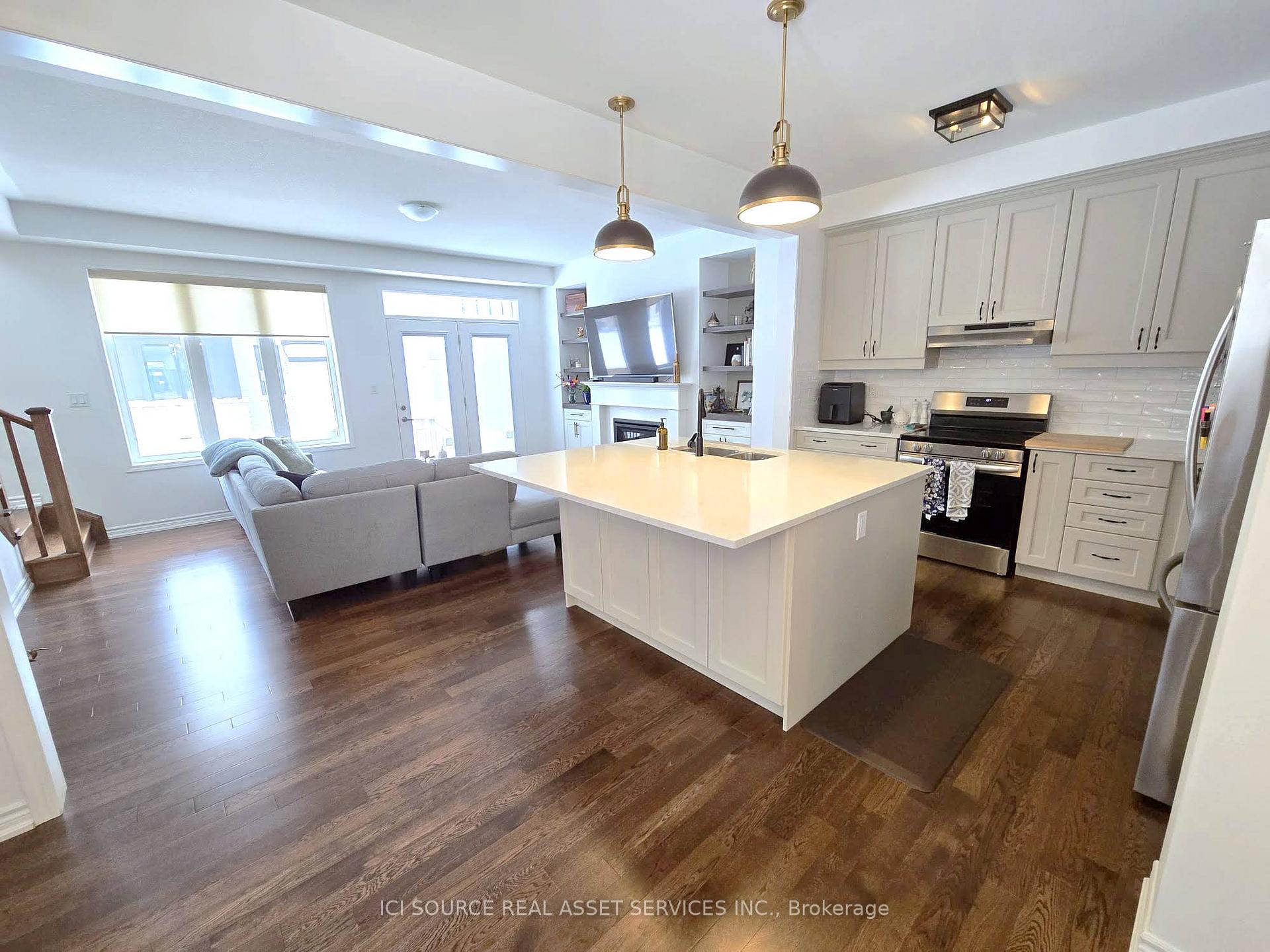 Photo 8 of 1405 Mockingbird Square, Pickering, Rural Pickering — HOMEH