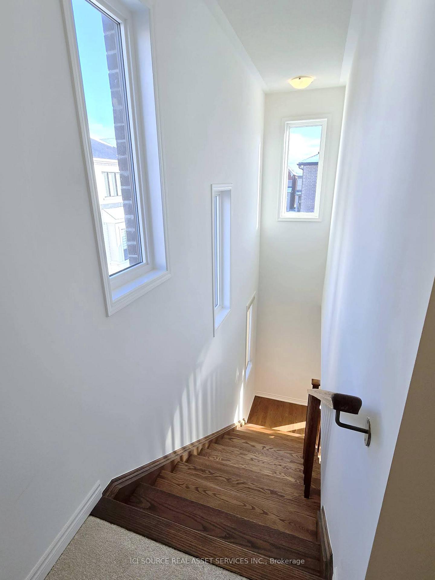 Photo 13 of 1405 Mockingbird Square, Pickering, Rural Pickering — HOMEH