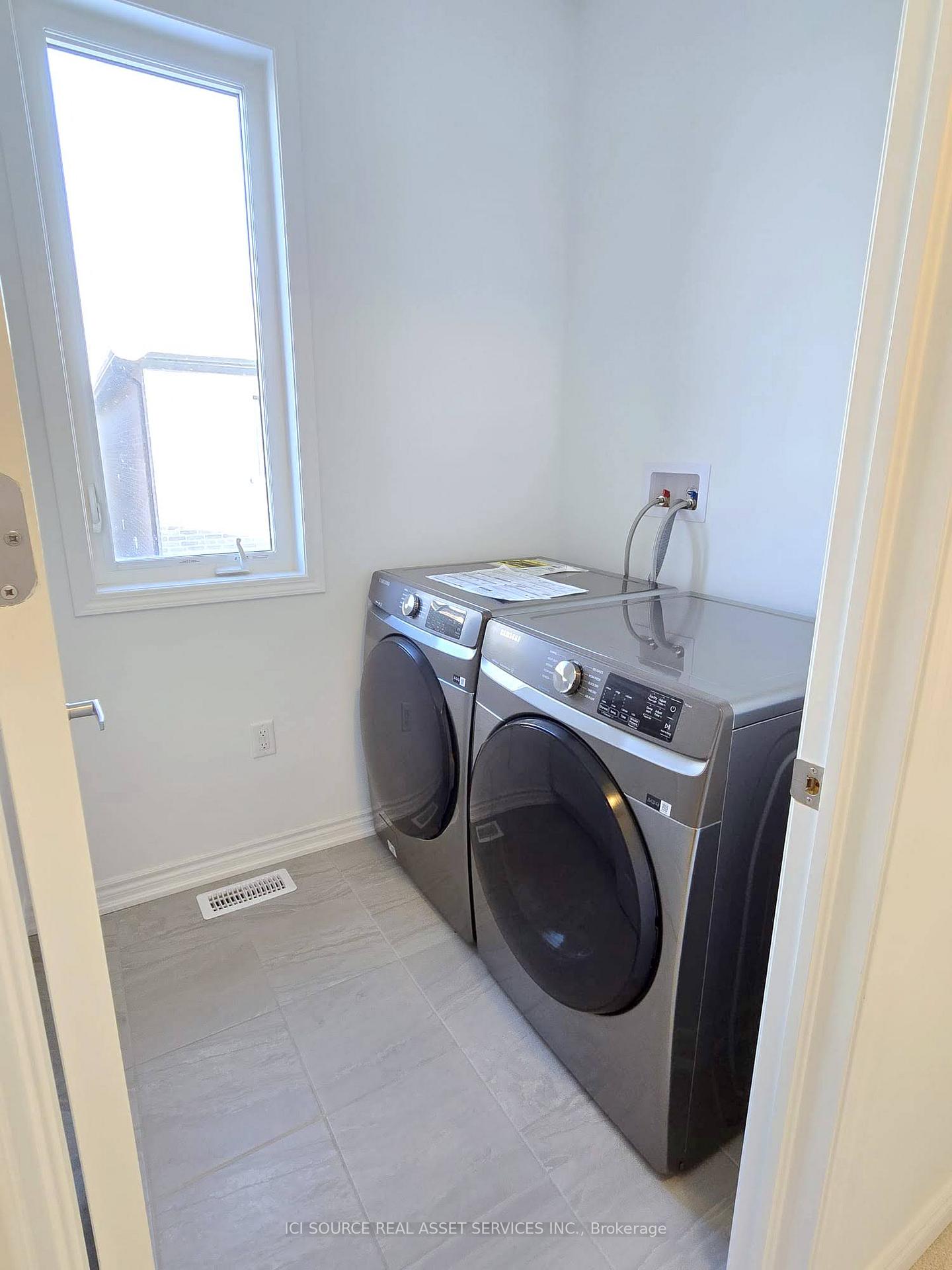 Photo 16 of 1405 Mockingbird Square, Pickering, Rural Pickering — HOMEH