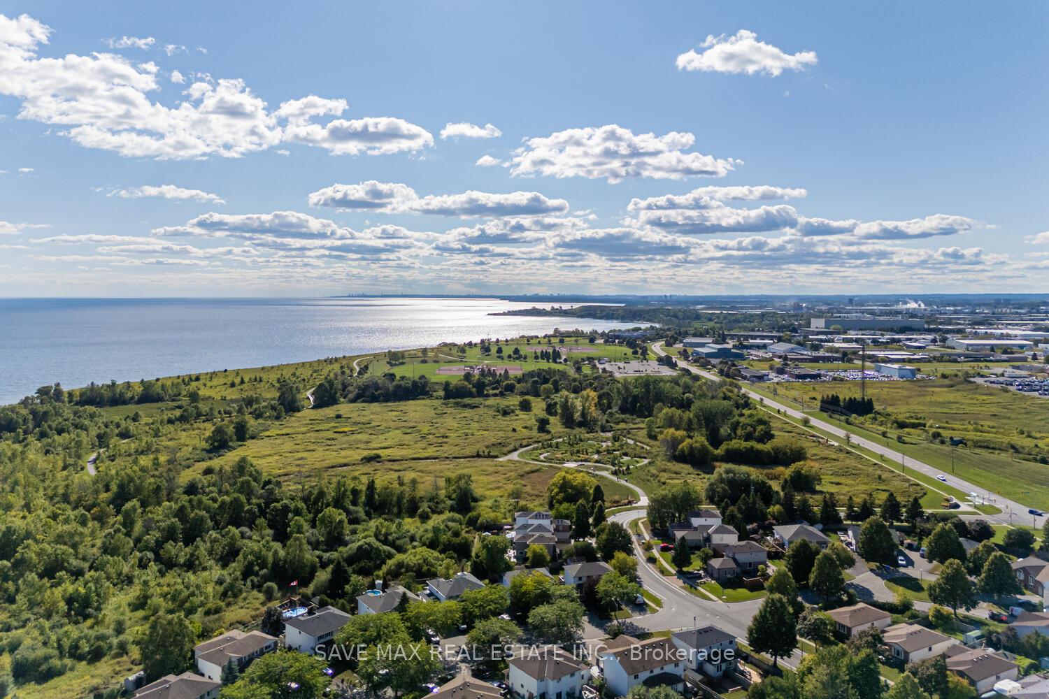 Photo 3 of 1058 Renaissance Drive, Oshawa, Lakeview — HOMEH