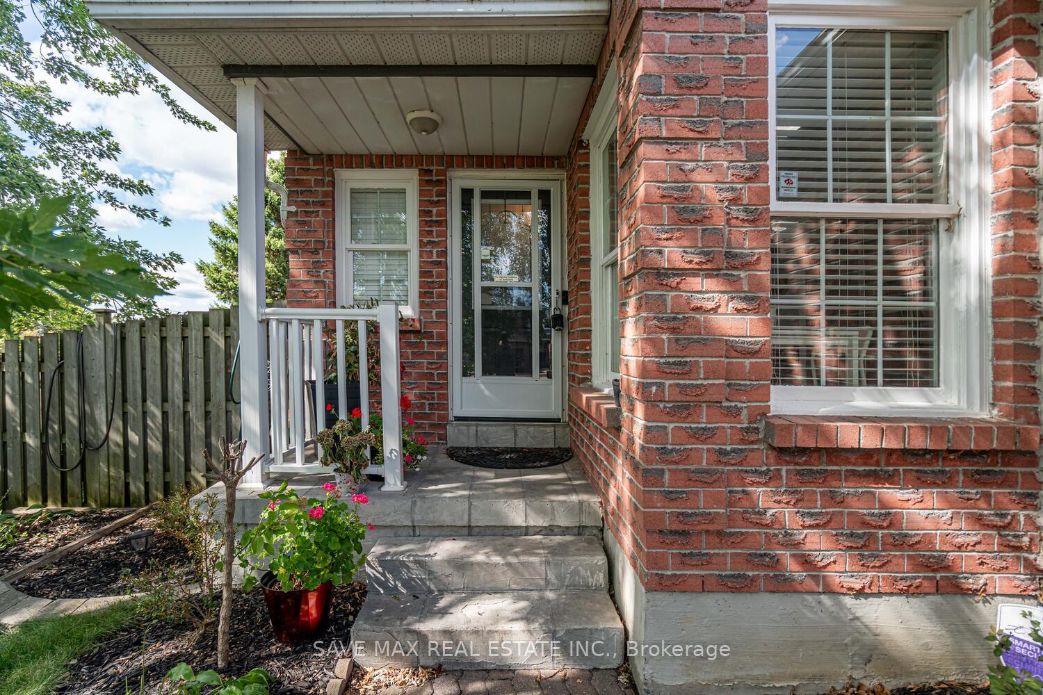 Photo 5 of 1058 Renaissance Drive, Oshawa, Lakeview — HOMEH