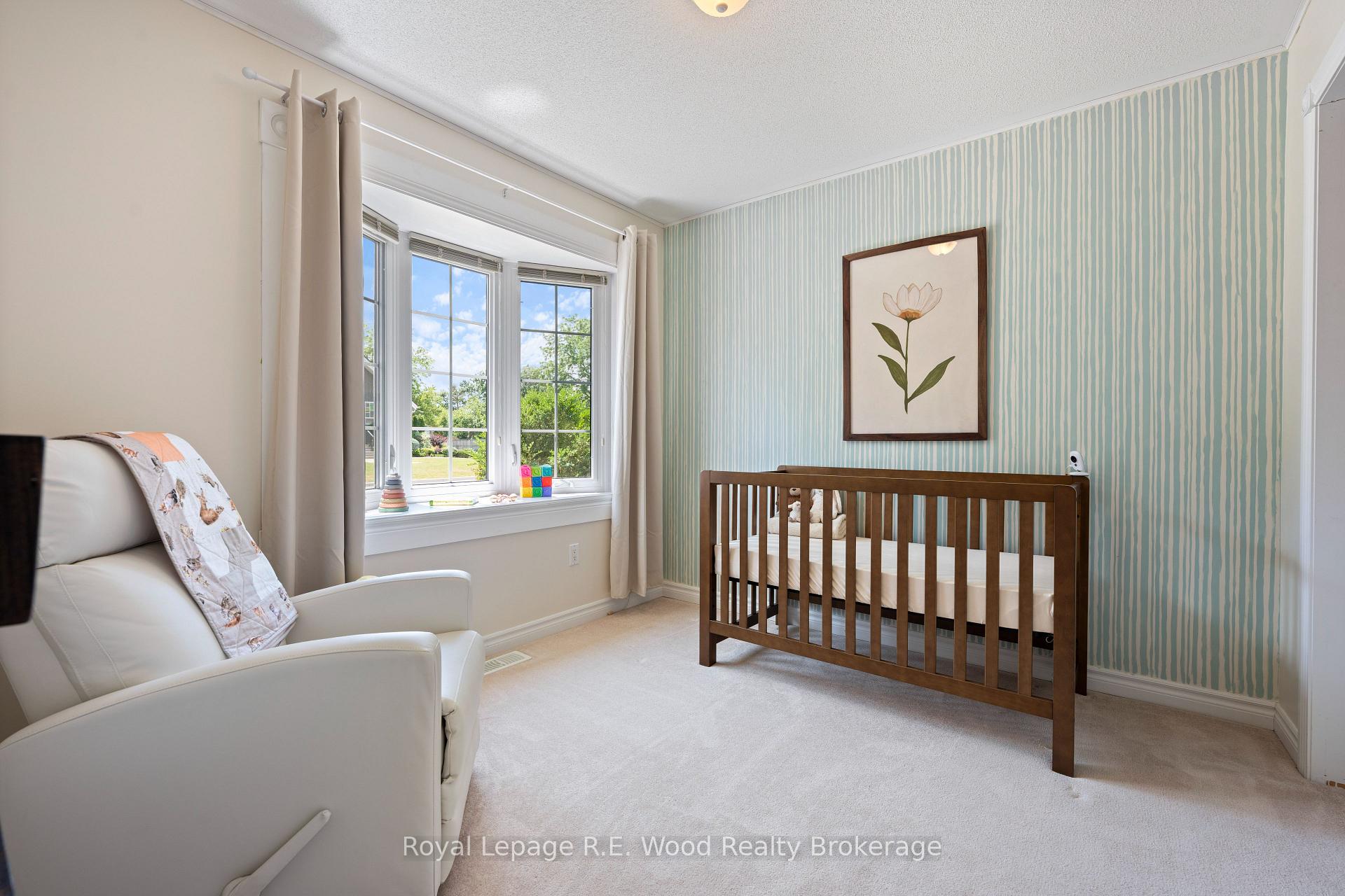 Photo 4 of 39 South Drive, Norfolk, Simcoe — HOMEH