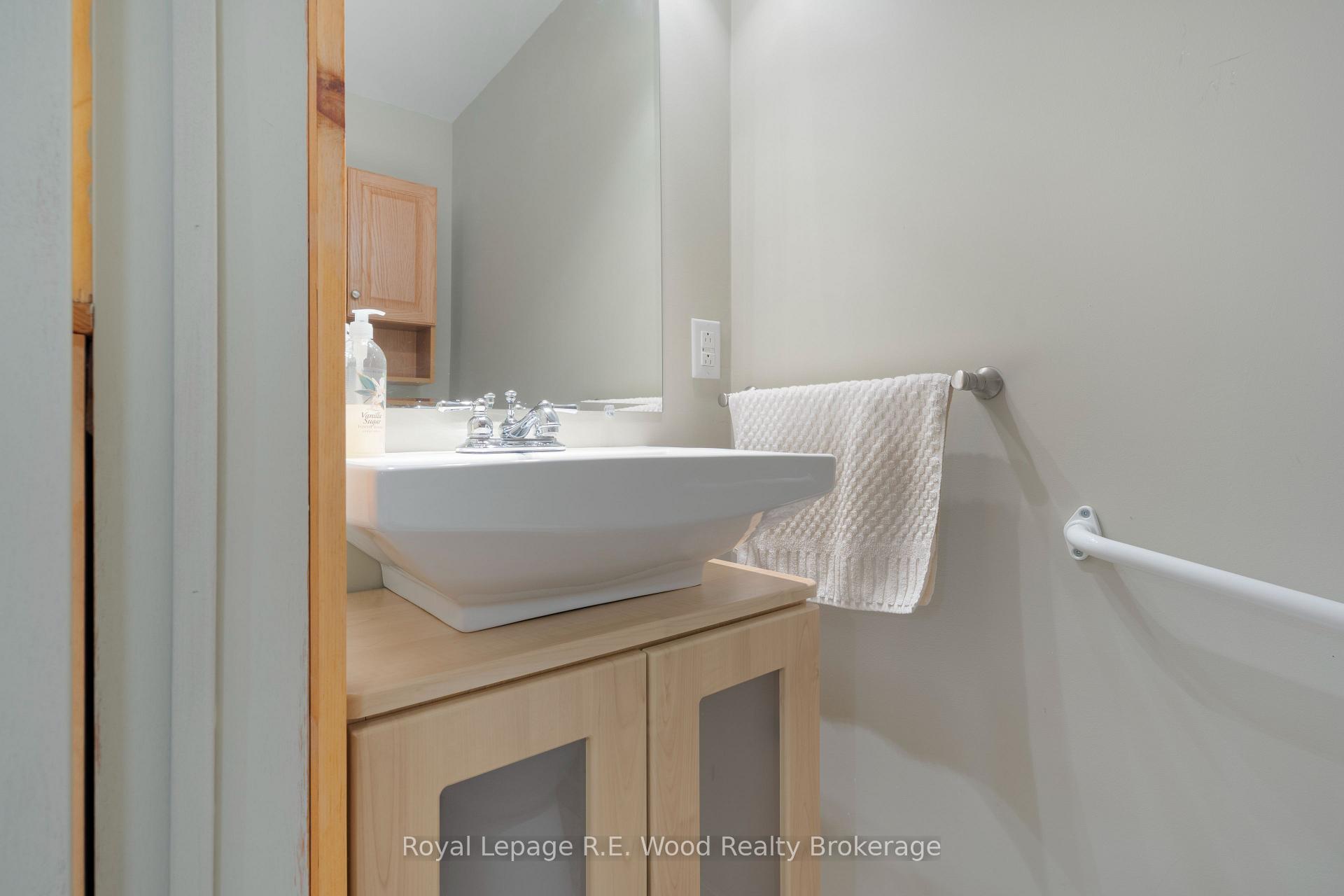 Photo 20 of 39 South Drive, Norfolk, Simcoe — HOMEH
