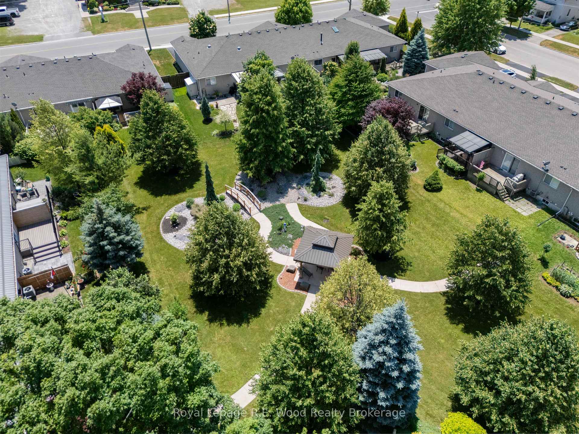 Photo 25 of 39 South Drive, Norfolk, Simcoe — HOMEH