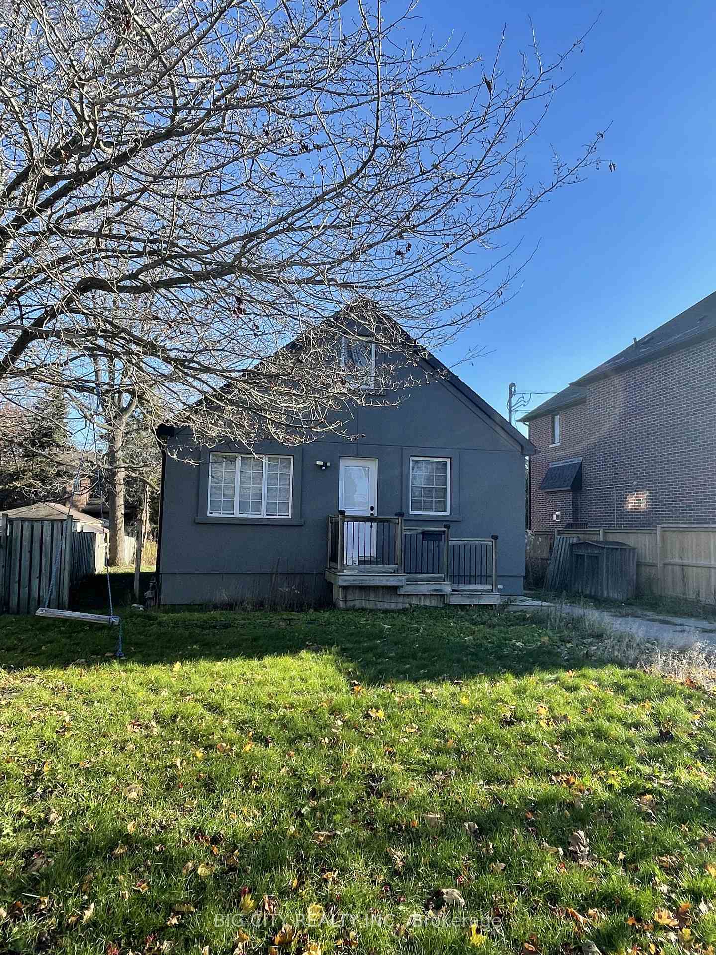 Photo 2 of 741 Hillview Crescent, Pickering, West Shore — HOMEH