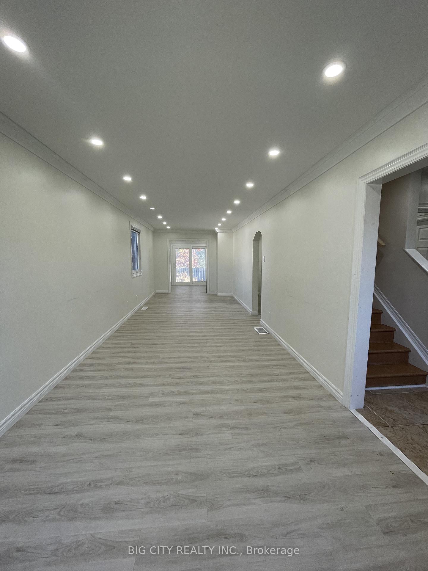 Photo 6 of 741 Hillview Crescent, Pickering, West Shore — HOMEH