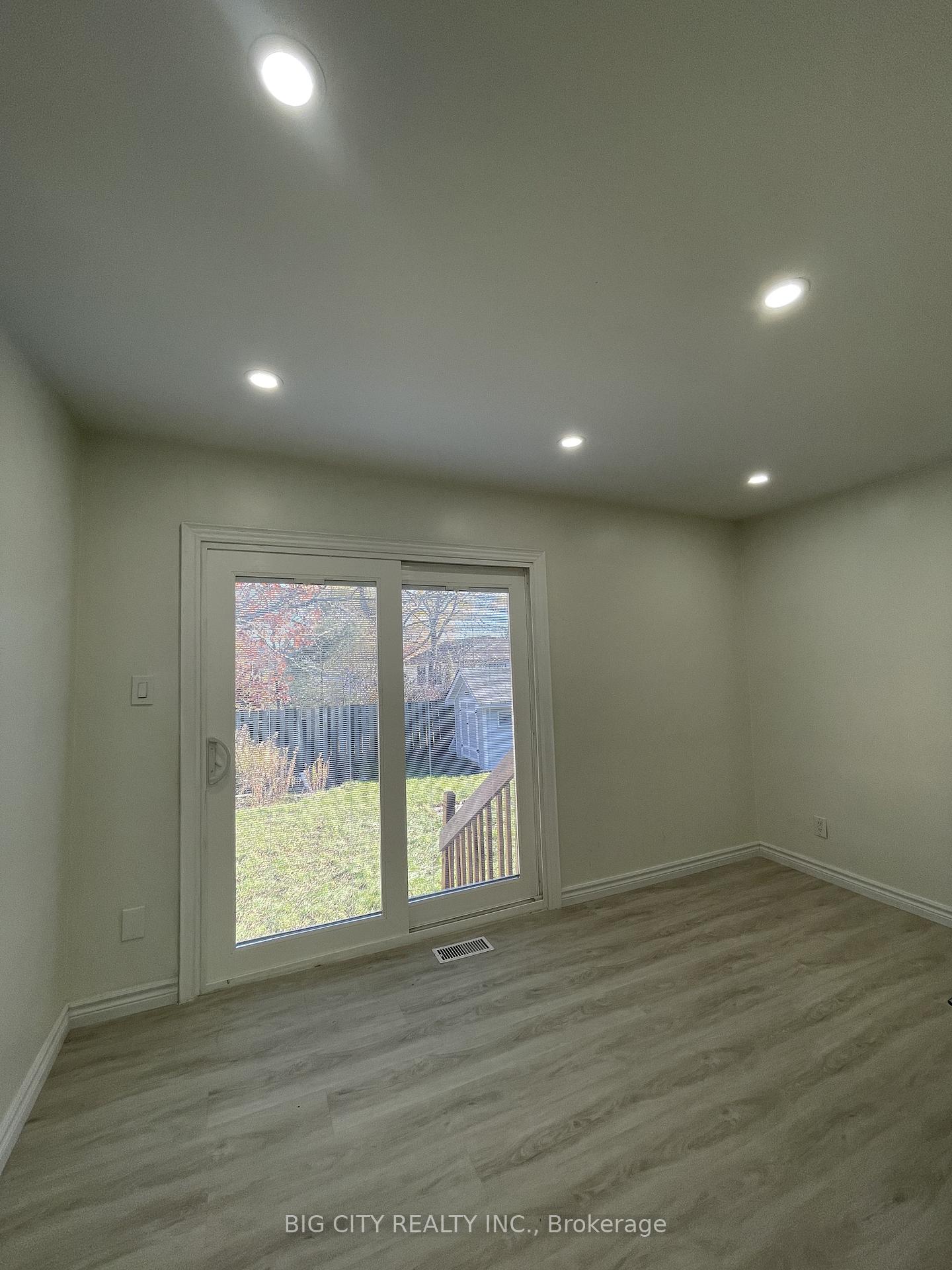 Photo 8 of 741 Hillview Crescent, Pickering, West Shore — HOMEH