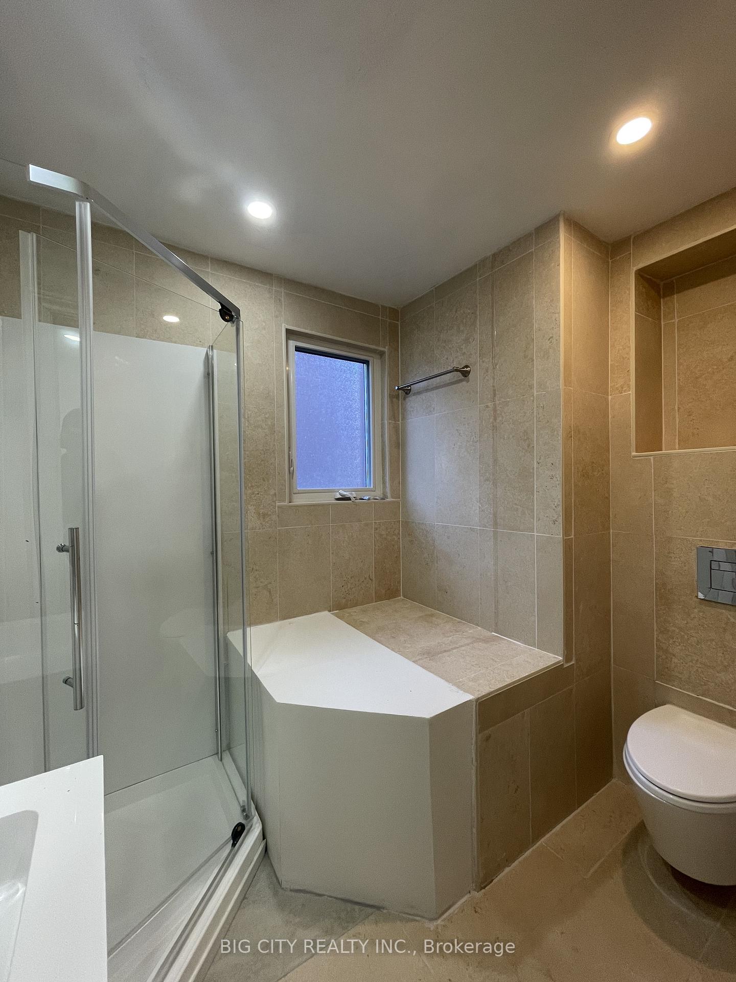 Photo 10 of 741 Hillview Crescent, Pickering, West Shore — HOMEH