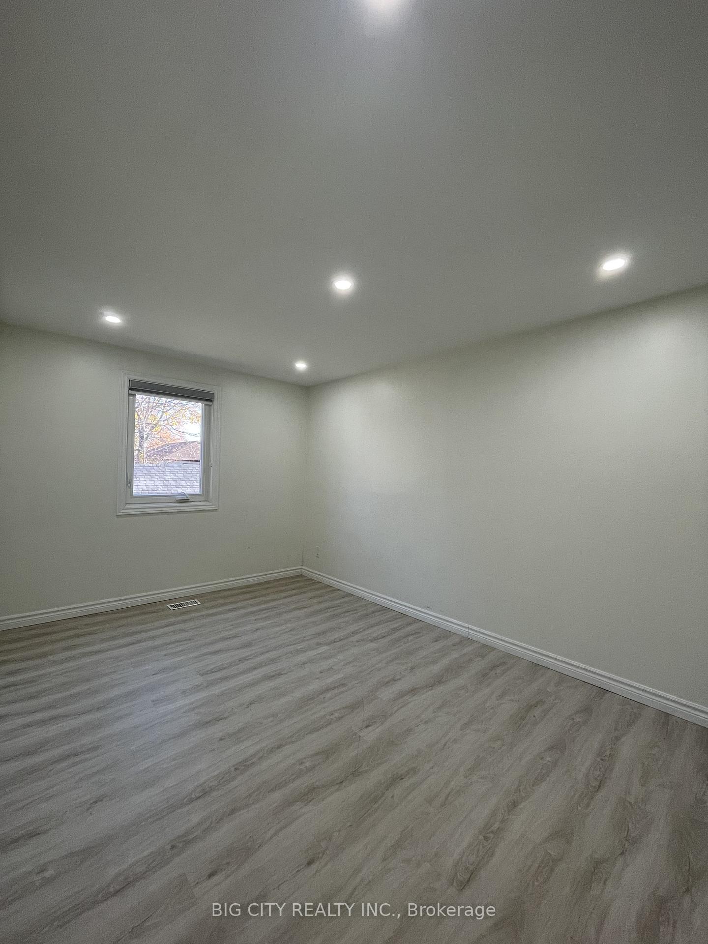 Photo 11 of 741 Hillview Crescent, Pickering, West Shore — HOMEH
