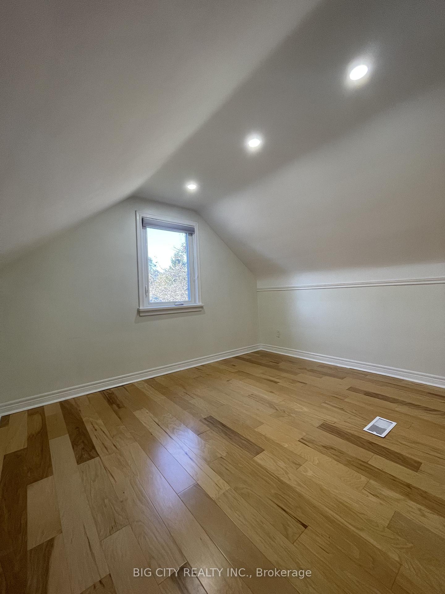 Photo 13 of 741 Hillview Crescent, Pickering, West Shore — HOMEH