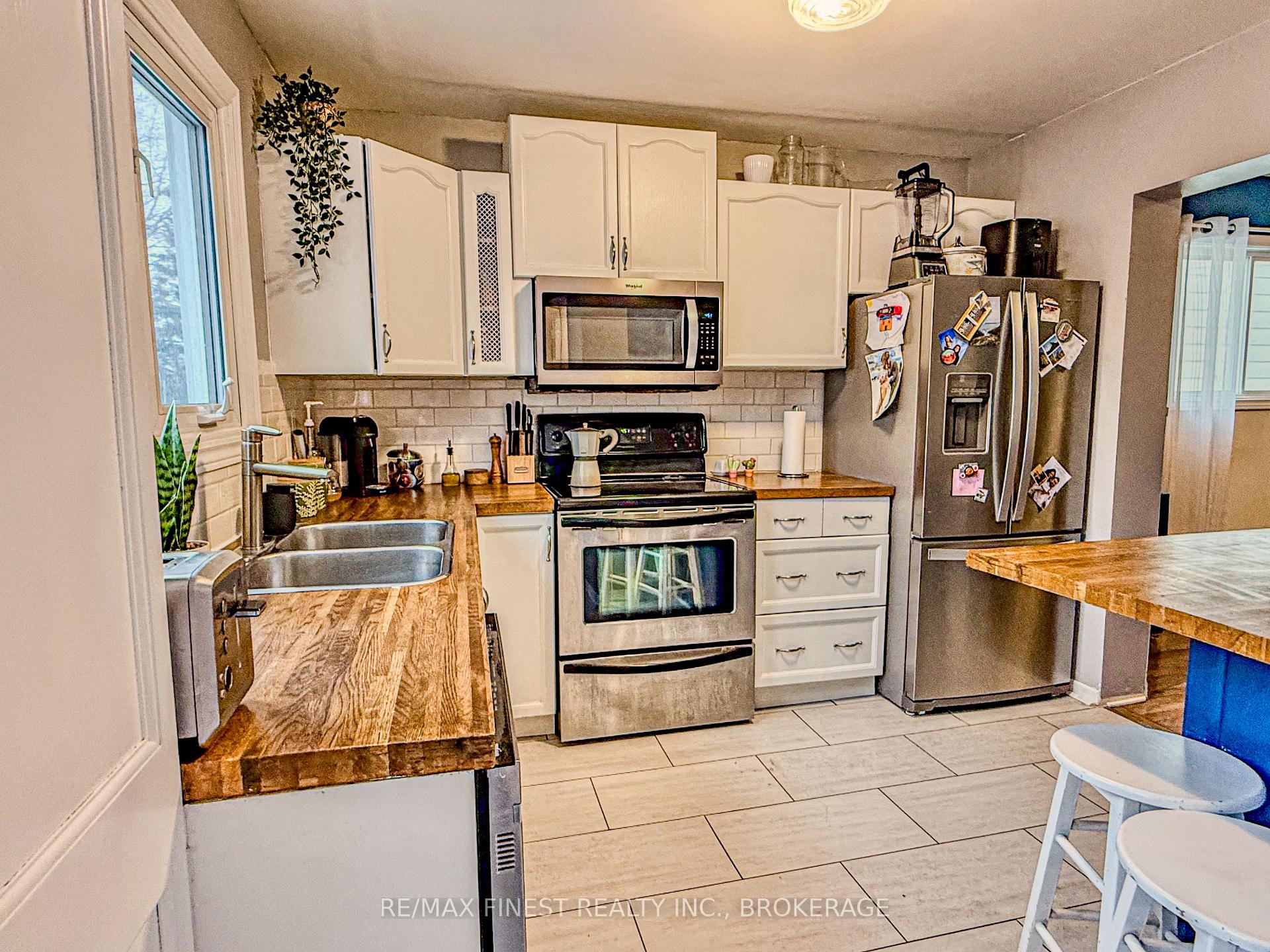 Photo 8 of 207 Raglan Road, Kingston, East of Sir John A. Blvd — HOMEH