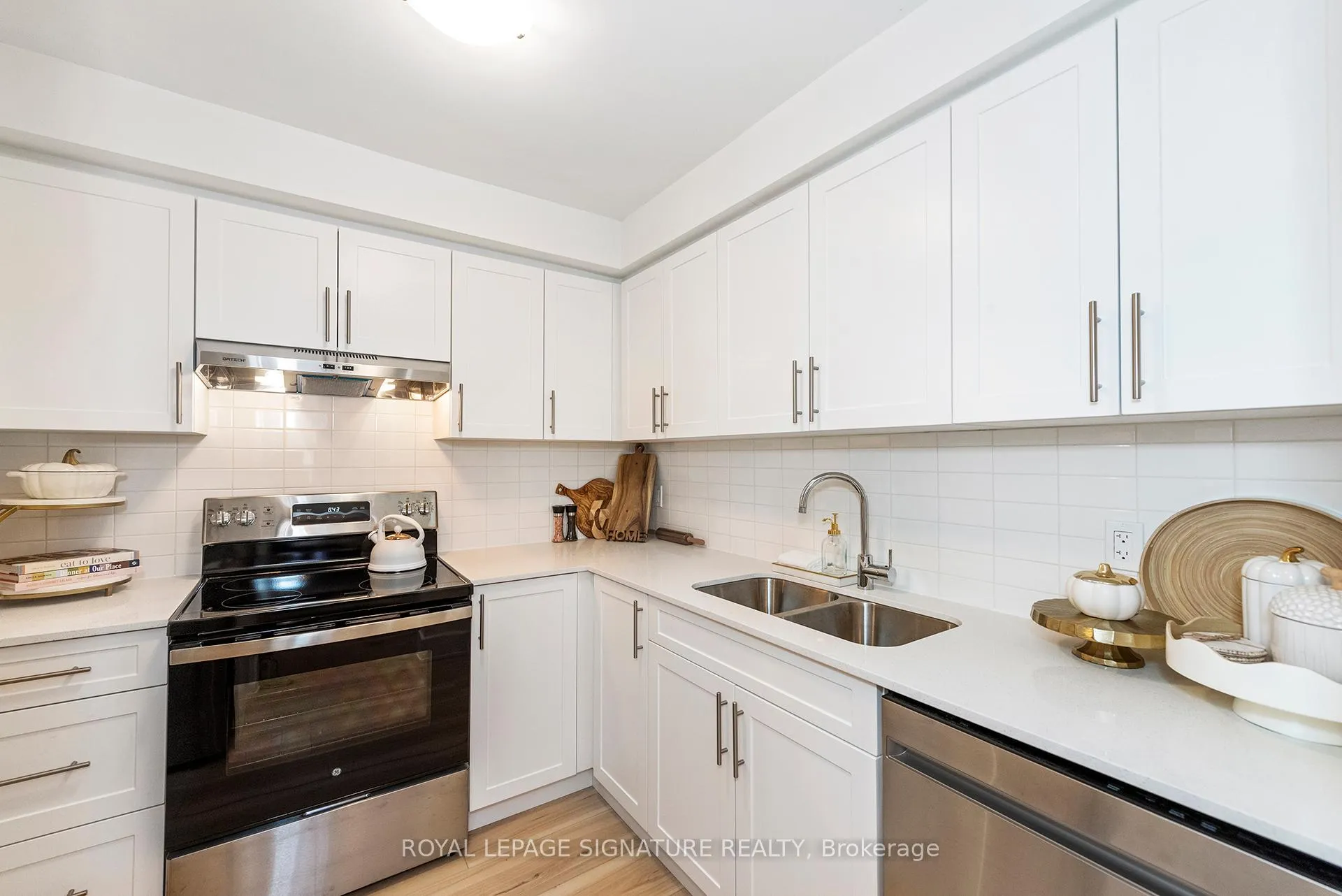Photo 18 of 60-62 Delawana Drive, Hamilton, Riverdale — HOMEH
