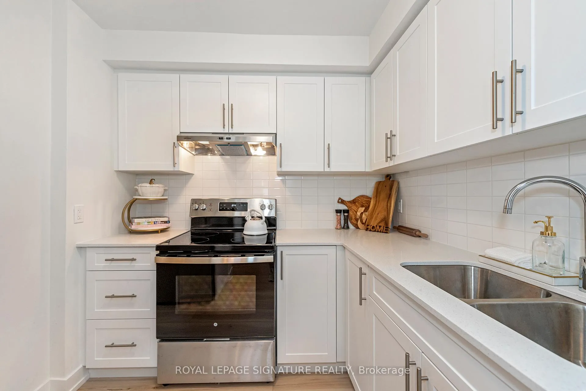 Photo 23 of 60-62 Delawana Drive, Hamilton, Riverdale — HOMEH