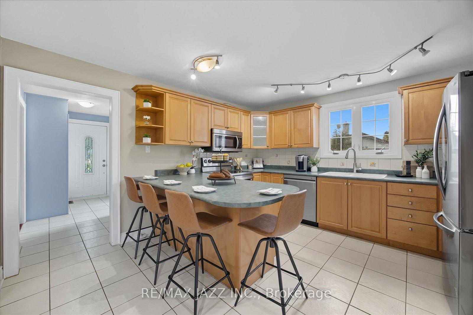 Photo 13 of 145 Switzer Drive, Oshawa, Centennial — HOMEH