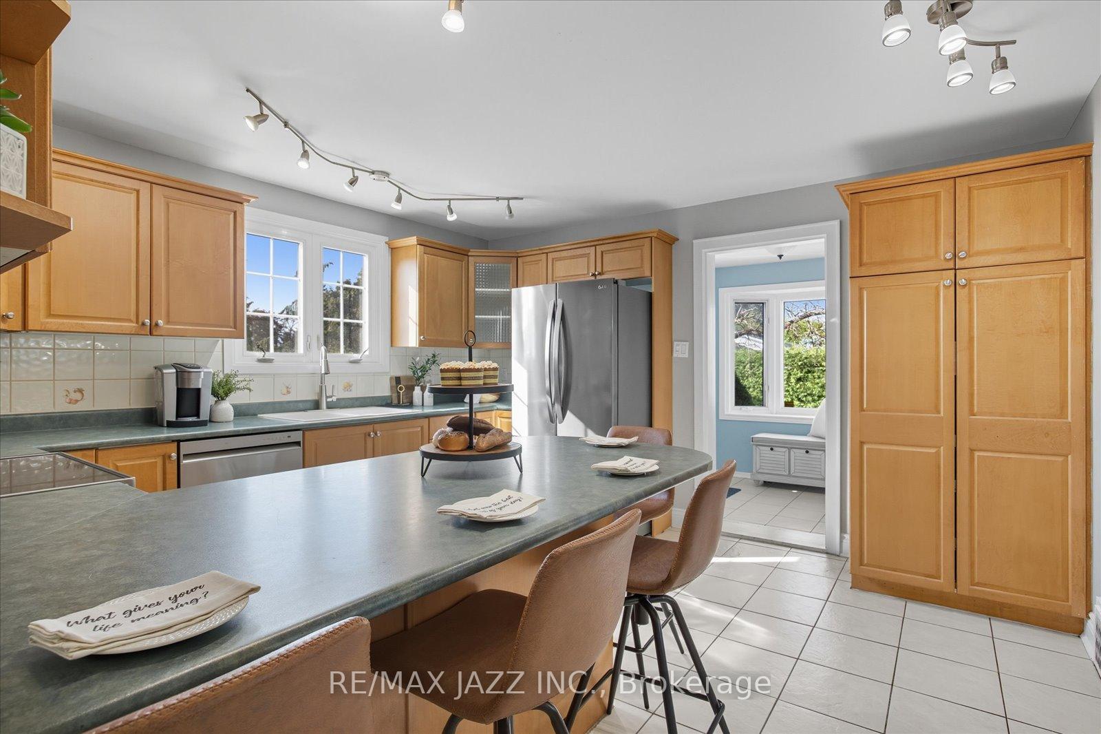 Photo 15 of 145 Switzer Drive, Oshawa, Centennial — HOMEH