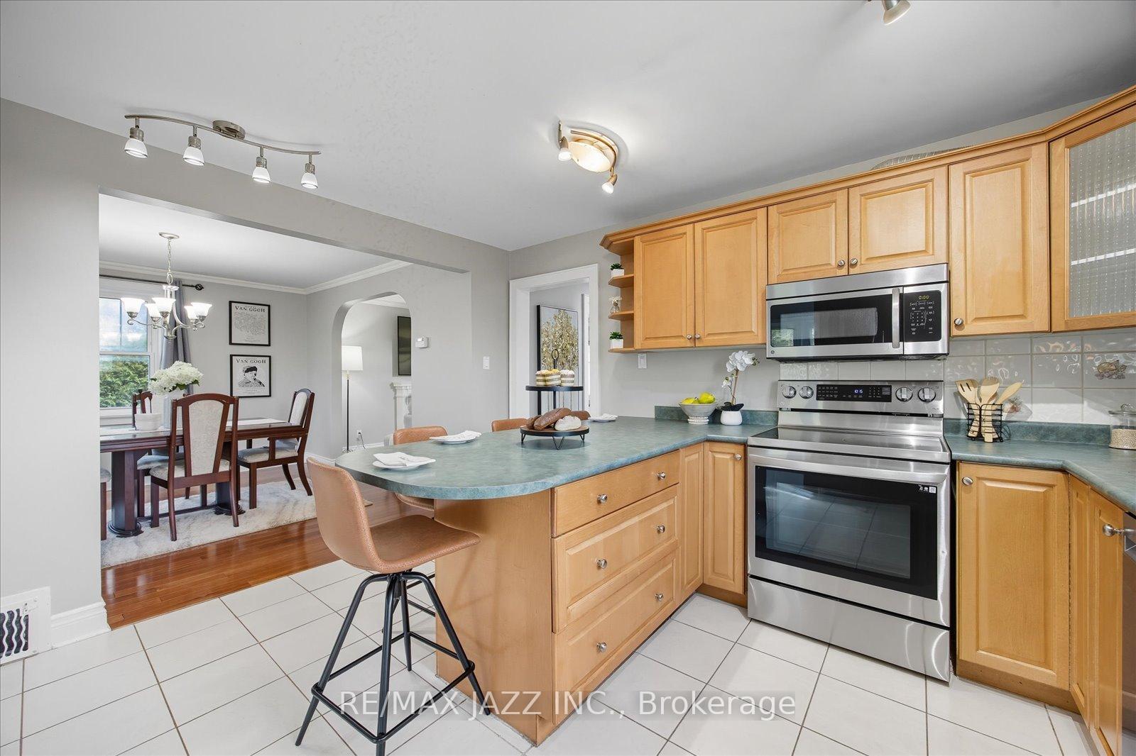 Photo 16 of 145 Switzer Drive, Oshawa, Centennial — HOMEH
