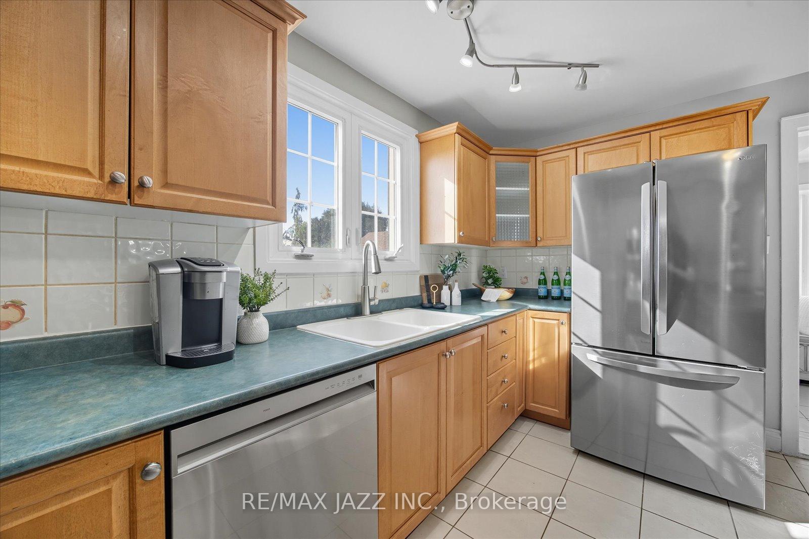 Photo 18 of 145 Switzer Drive, Oshawa, Centennial — HOMEH