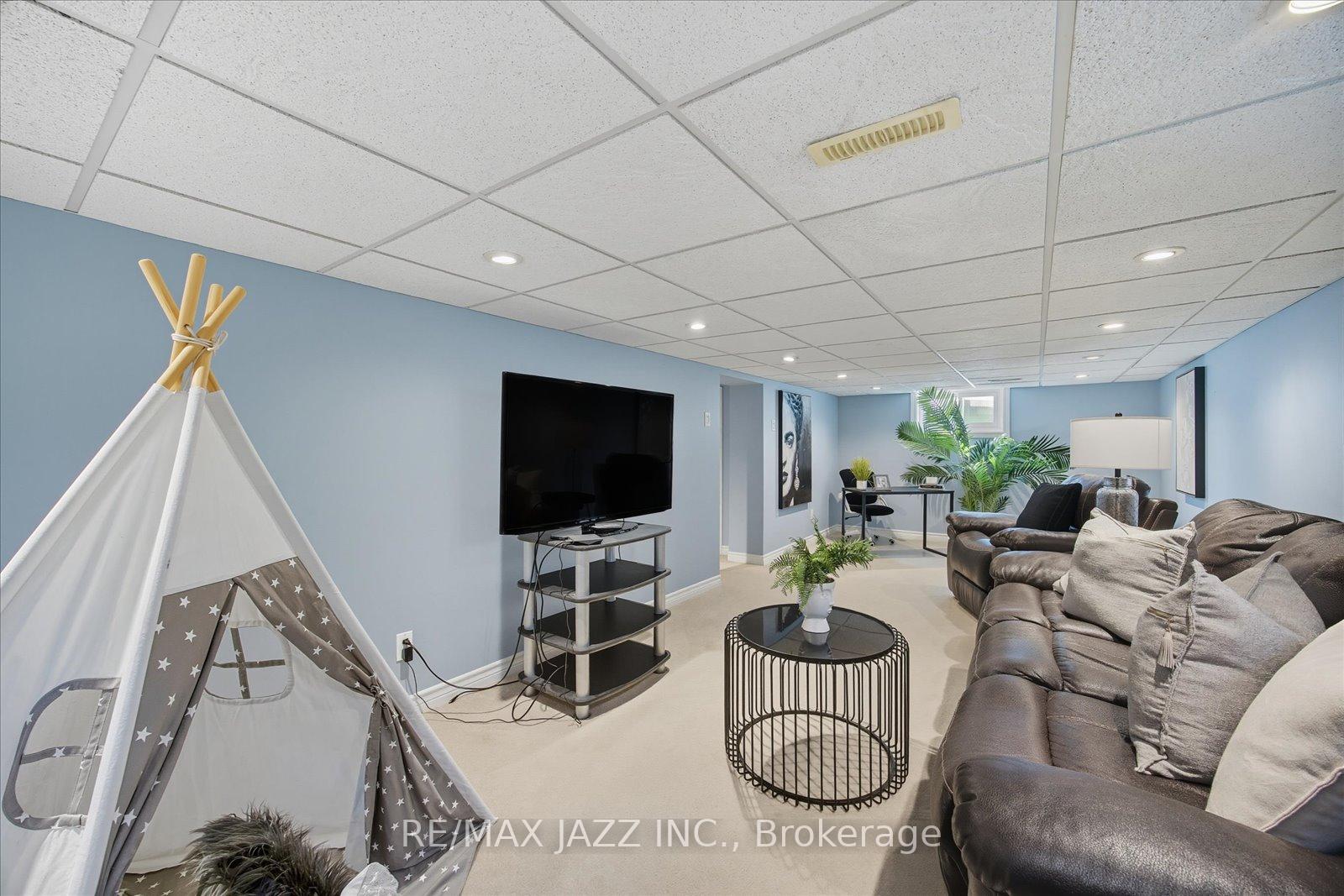 Photo 32 of 145 Switzer Drive, Oshawa, Centennial — HOMEH