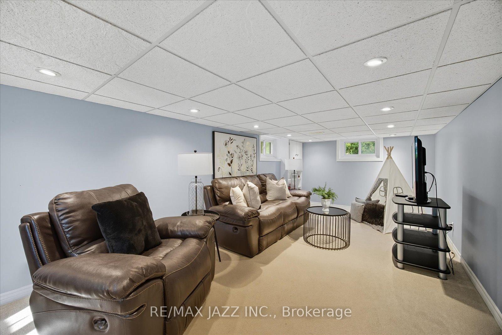 Photo 33 of 145 Switzer Drive, Oshawa, Centennial — HOMEH