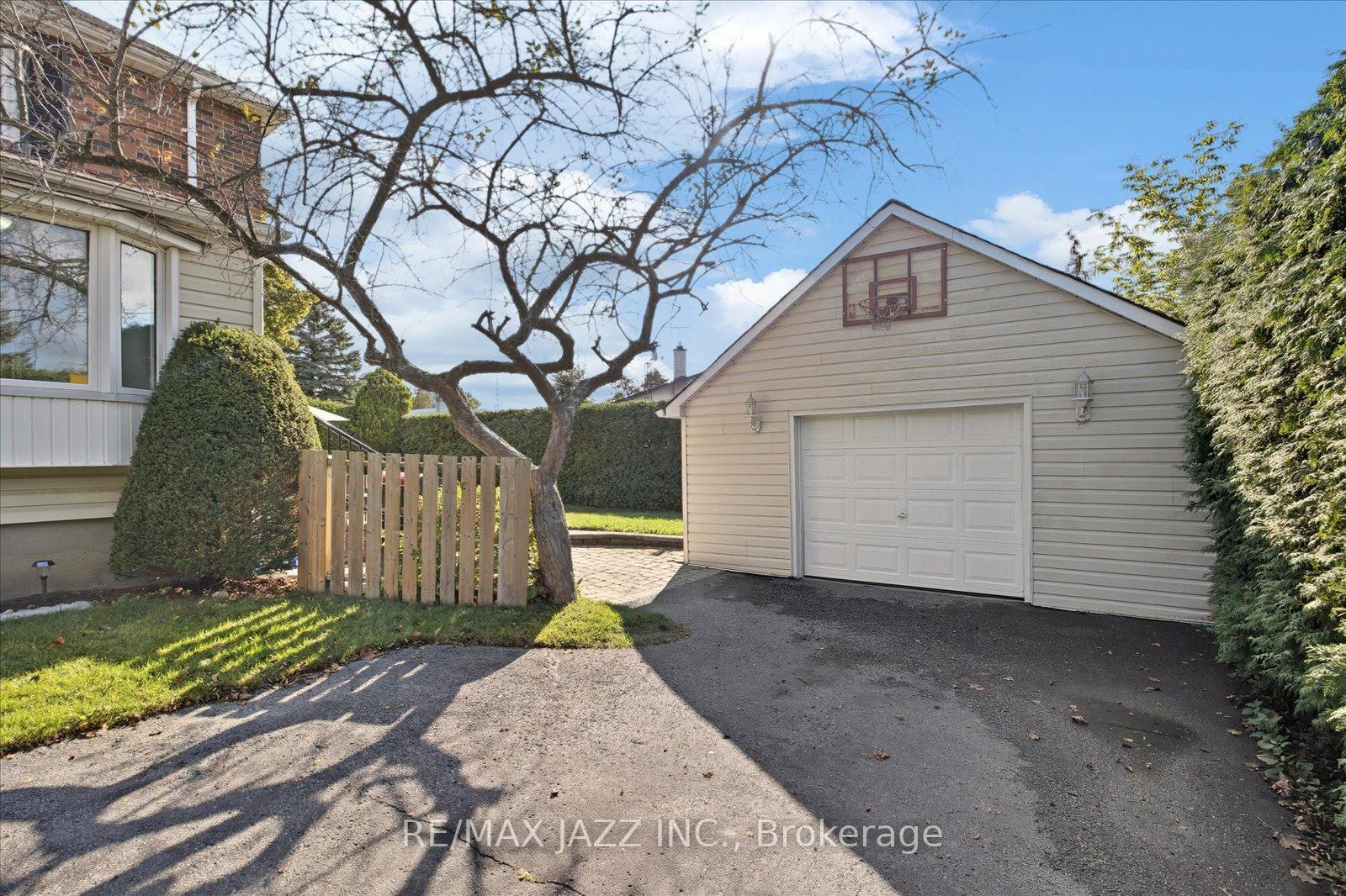 Photo 40 of 145 Switzer Drive, Oshawa, Centennial — HOMEH