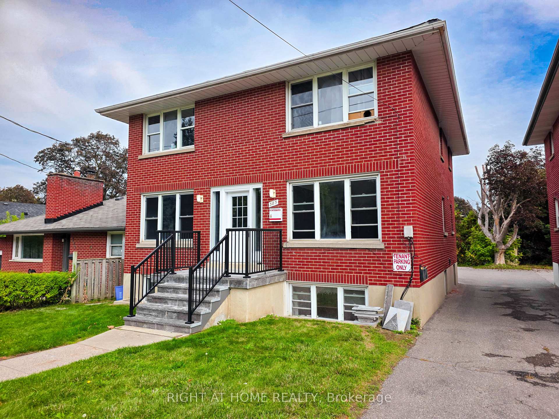 Front of Unit Main Floor, 385 Mary Street N