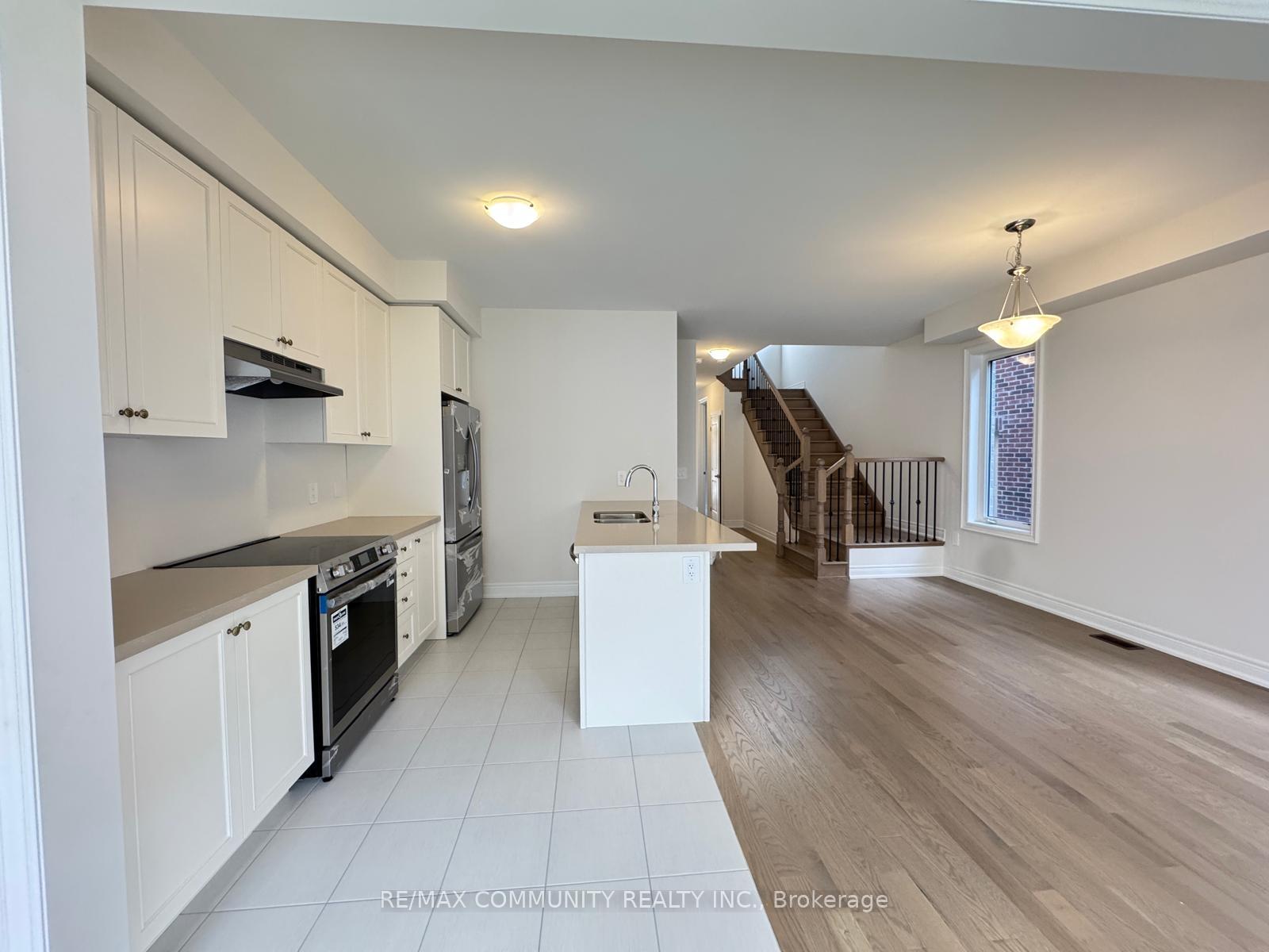 Photo 6 of 2978 Gatestone Path, Pickering, Rural Pickering — HOMEH