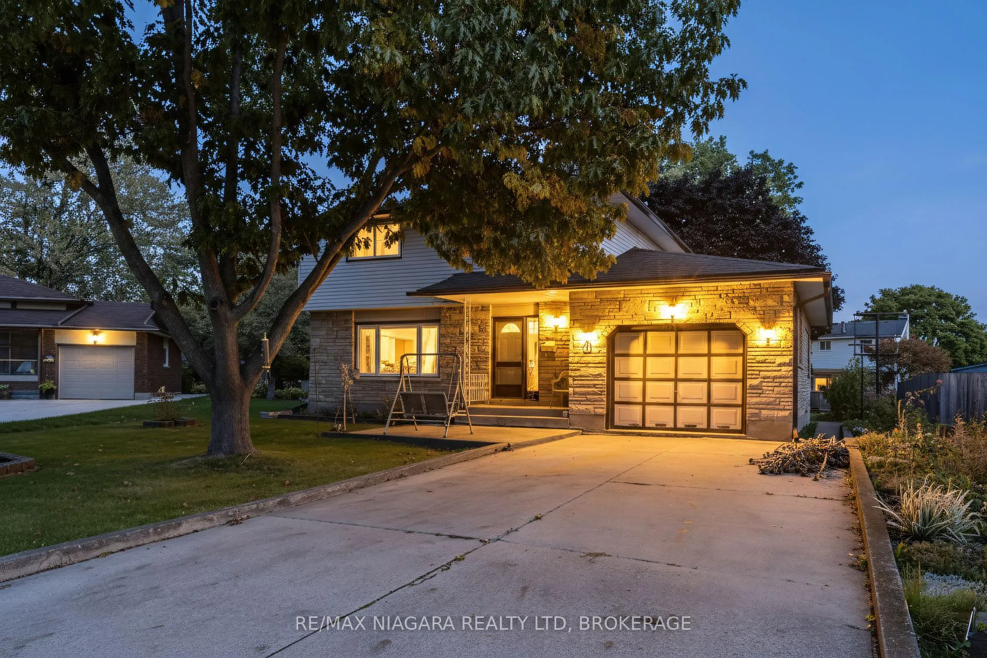 Photo 1 of 21 Donlea Drive, Port Colborne, Main Street — HOMEH