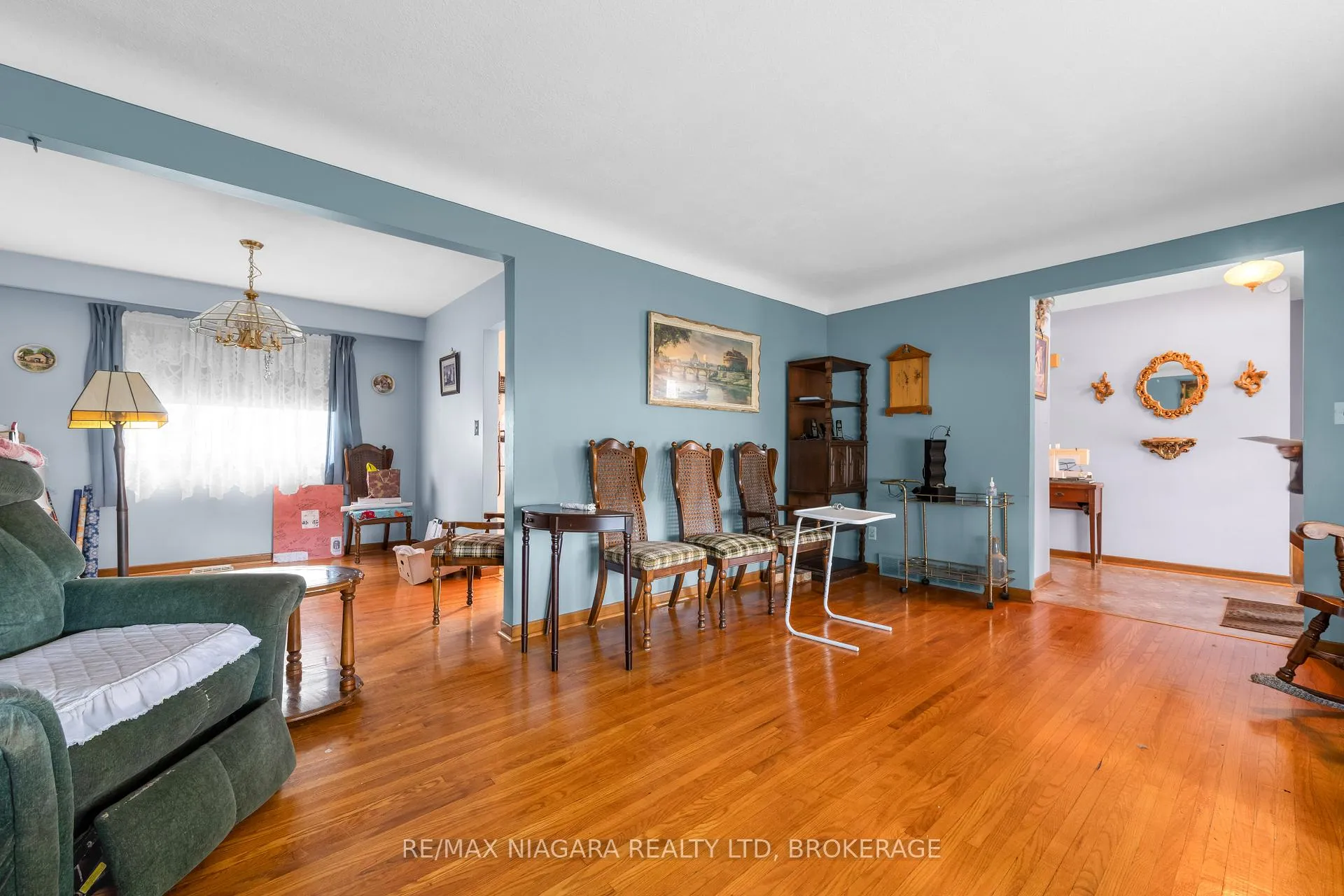 Photo 5 of 21 Donlea Drive, Port Colborne, Main Street — HOMEH