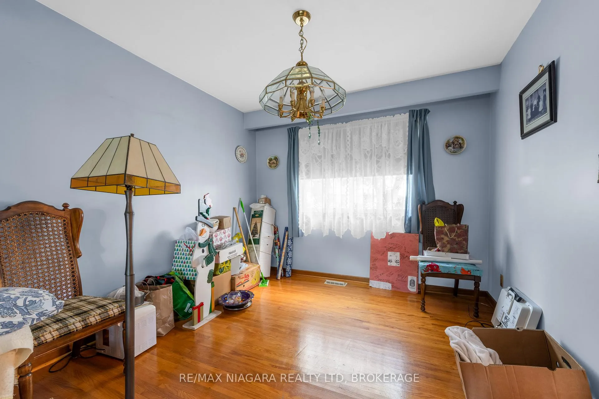 Photo 6 of 21 Donlea Drive, Port Colborne, Main Street — HOMEH