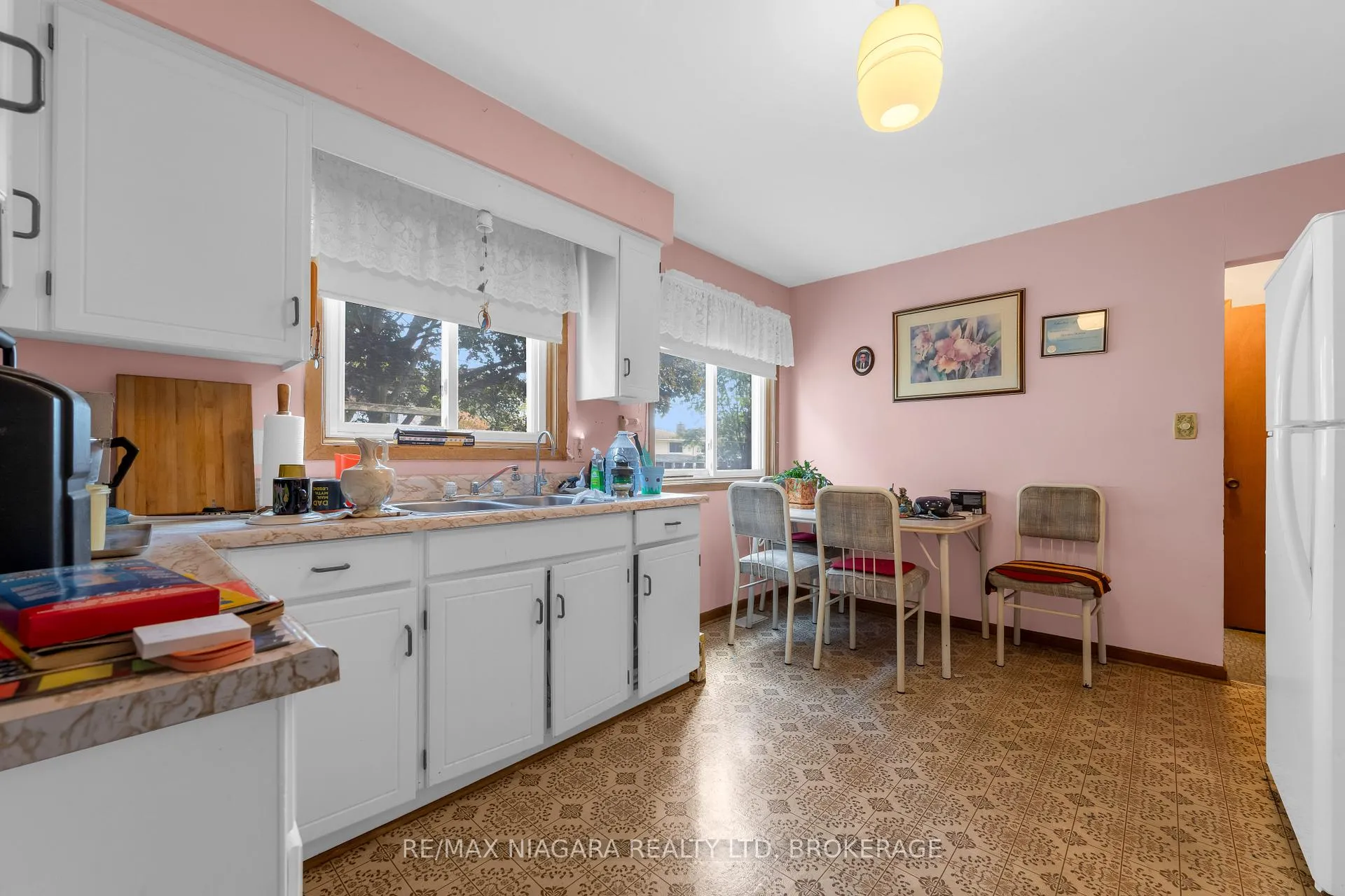 Photo 8 of 21 Donlea Drive, Port Colborne, Main Street — HOMEH