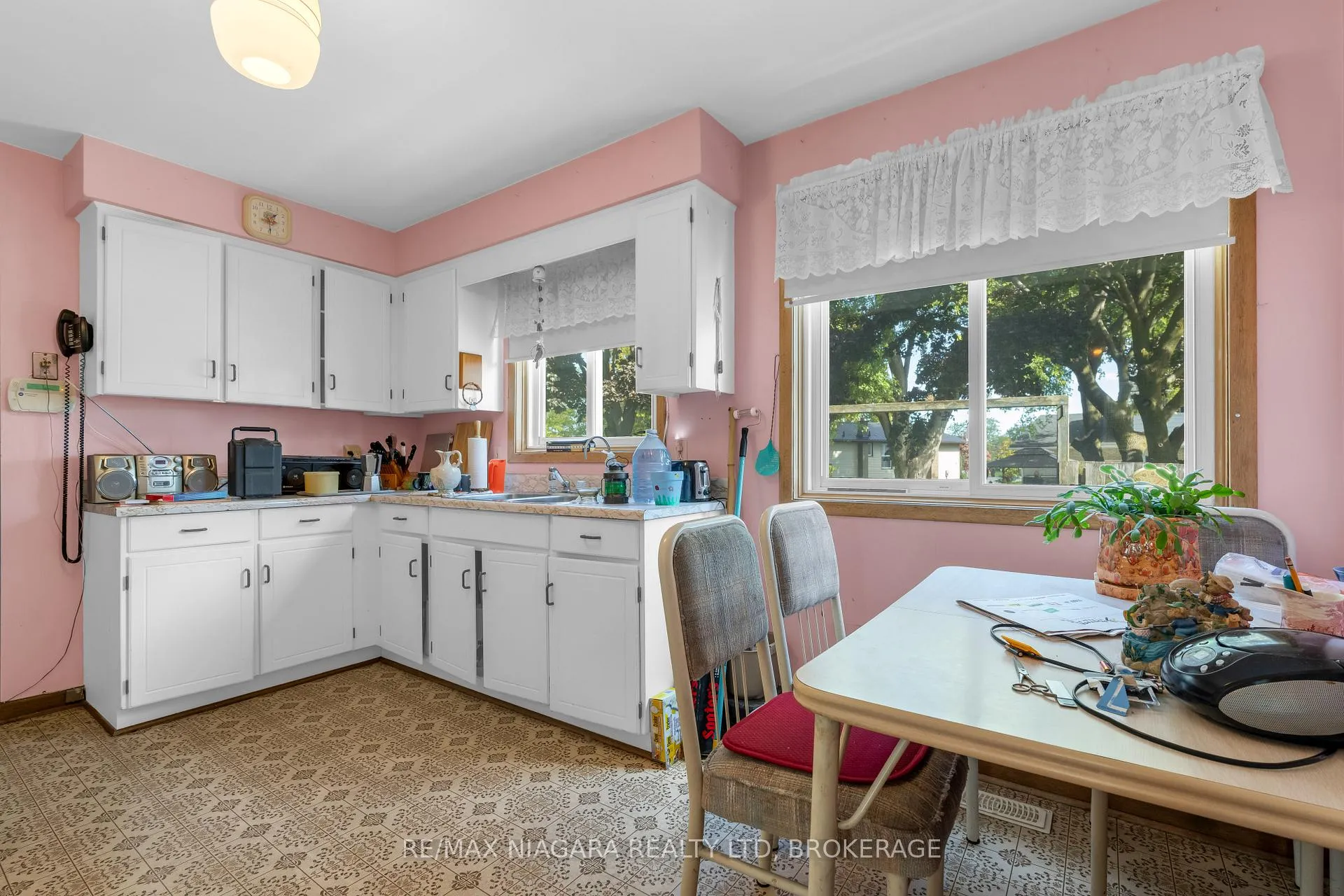 Photo 9 of 21 Donlea Drive, Port Colborne, Main Street — HOMEH