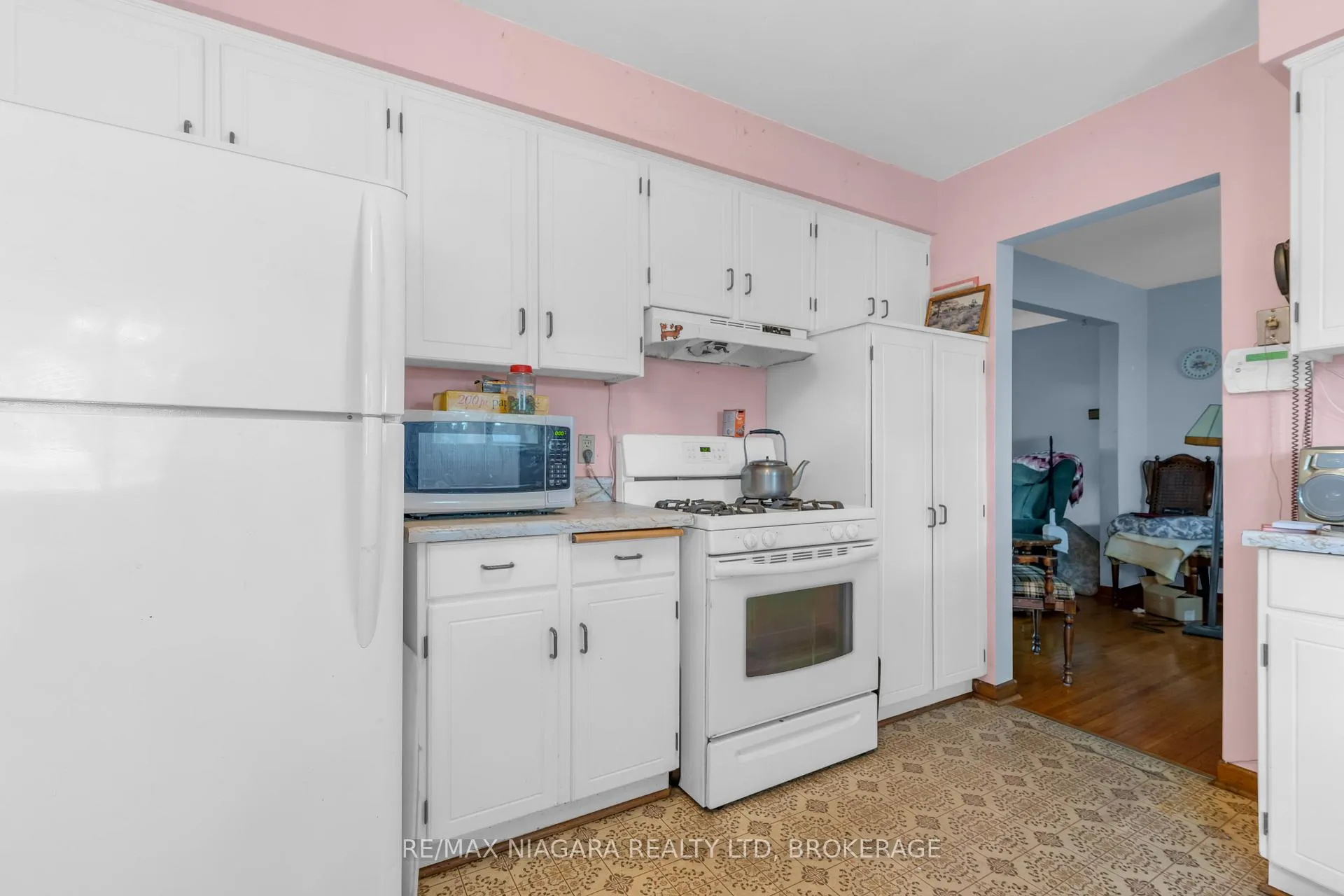 Photo 10 of 21 Donlea Drive, Port Colborne, Main Street — HOMEH