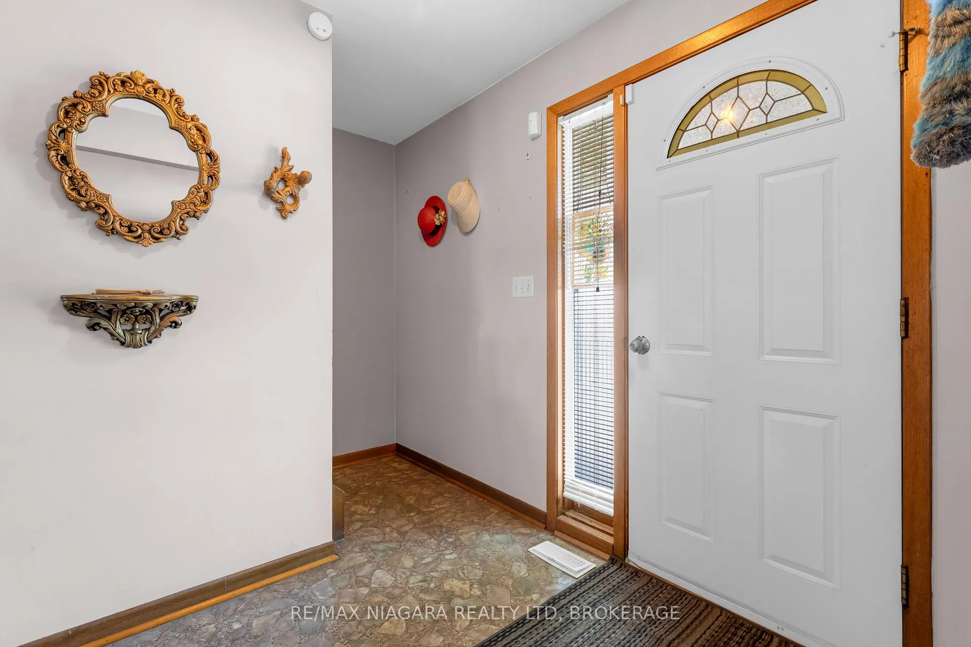 Photo 11 of 21 Donlea Drive, Port Colborne, Main Street — HOMEH