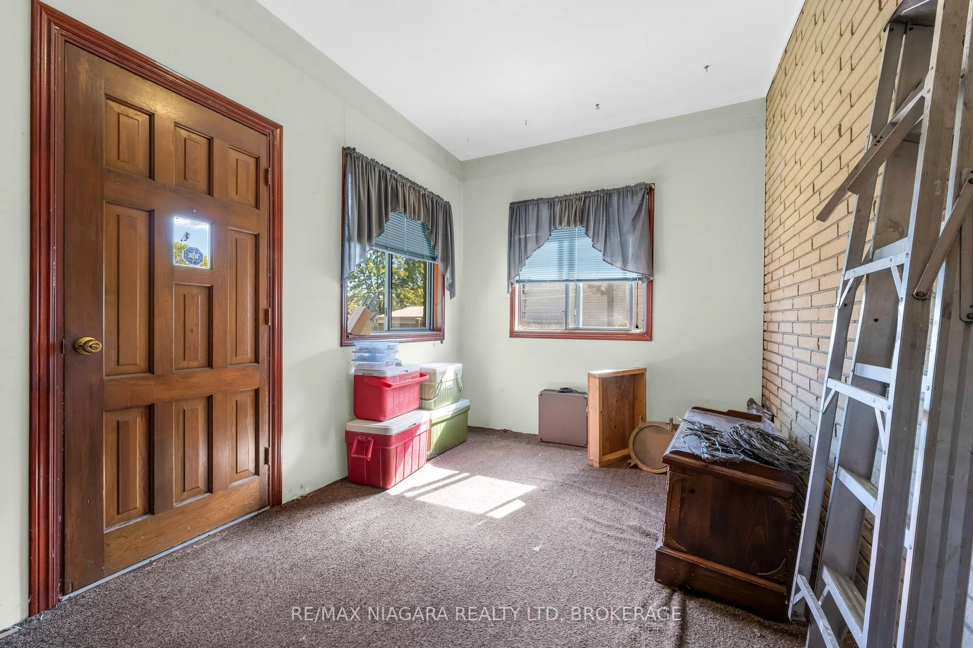 Photo 13 of 21 Donlea Drive, Port Colborne, Main Street — HOMEH