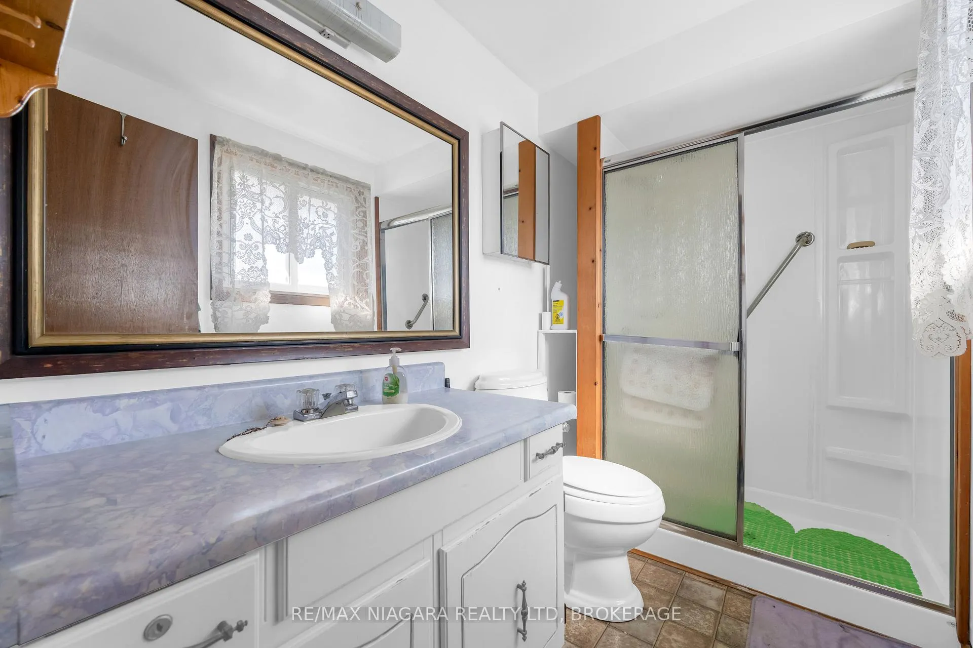 Photo 15 of 21 Donlea Drive, Port Colborne, Main Street — HOMEH