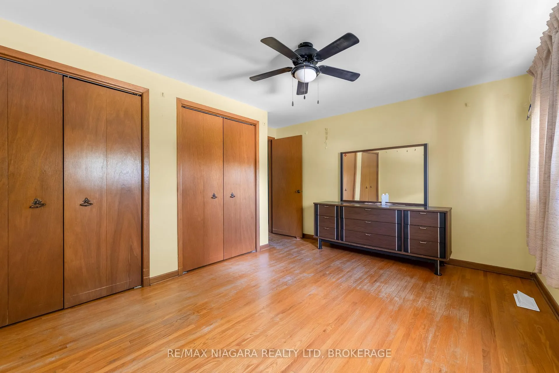 Photo 18 of 21 Donlea Drive, Port Colborne, Main Street — HOMEH