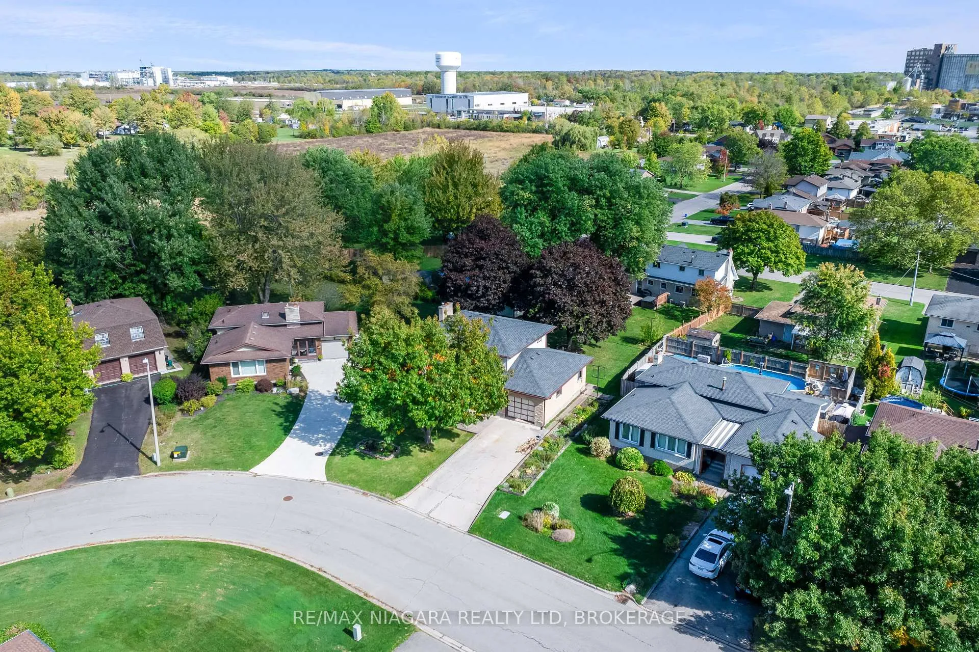 Photo 32 of 21 Donlea Drive, Port Colborne, Main Street — HOMEH