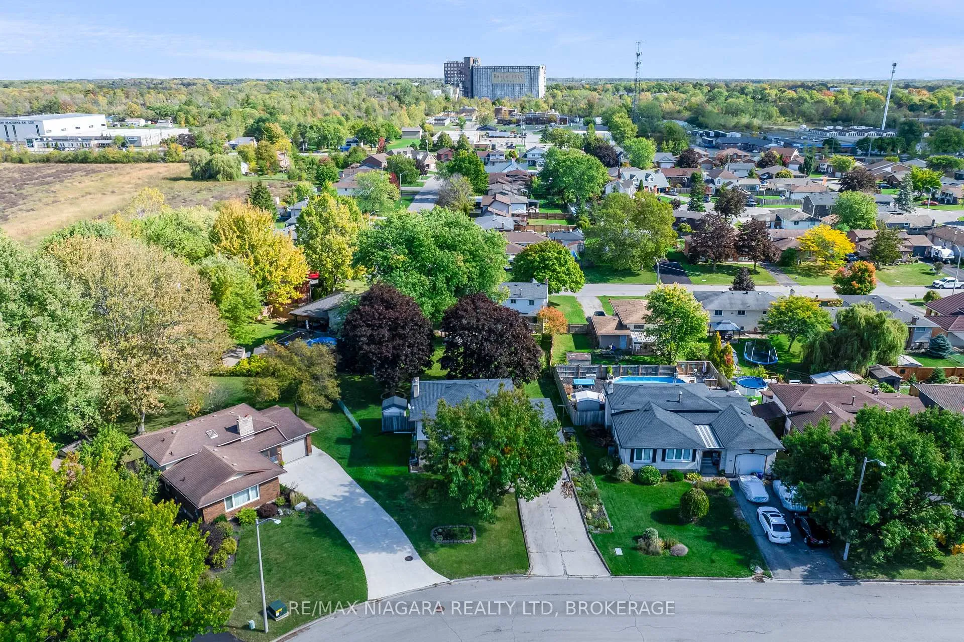 Photo 33 of 21 Donlea Drive, Port Colborne, Main Street — HOMEH