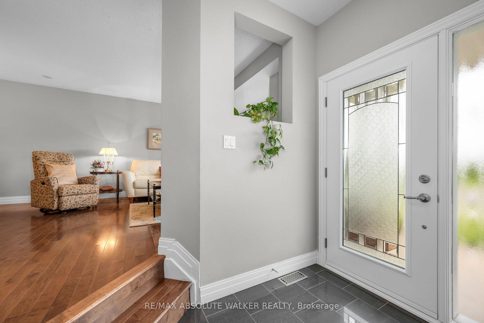 Photo 3 of 2235 Esprit Drive, Ottawa, Avalon East — HOMEH
