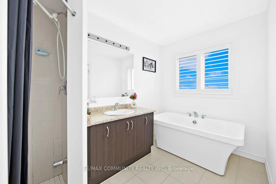 Photo 13 of 1073 Skyridge Boulevard, Pickering, Rural Pickering — HOMEH