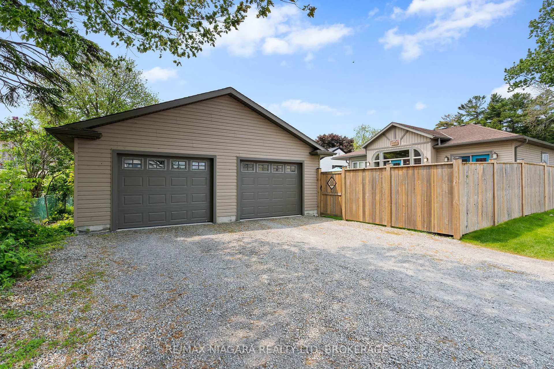 Photo 4 of 47 Rosemount Avenue, Port Colborne, Sugarloaf — HOMEH